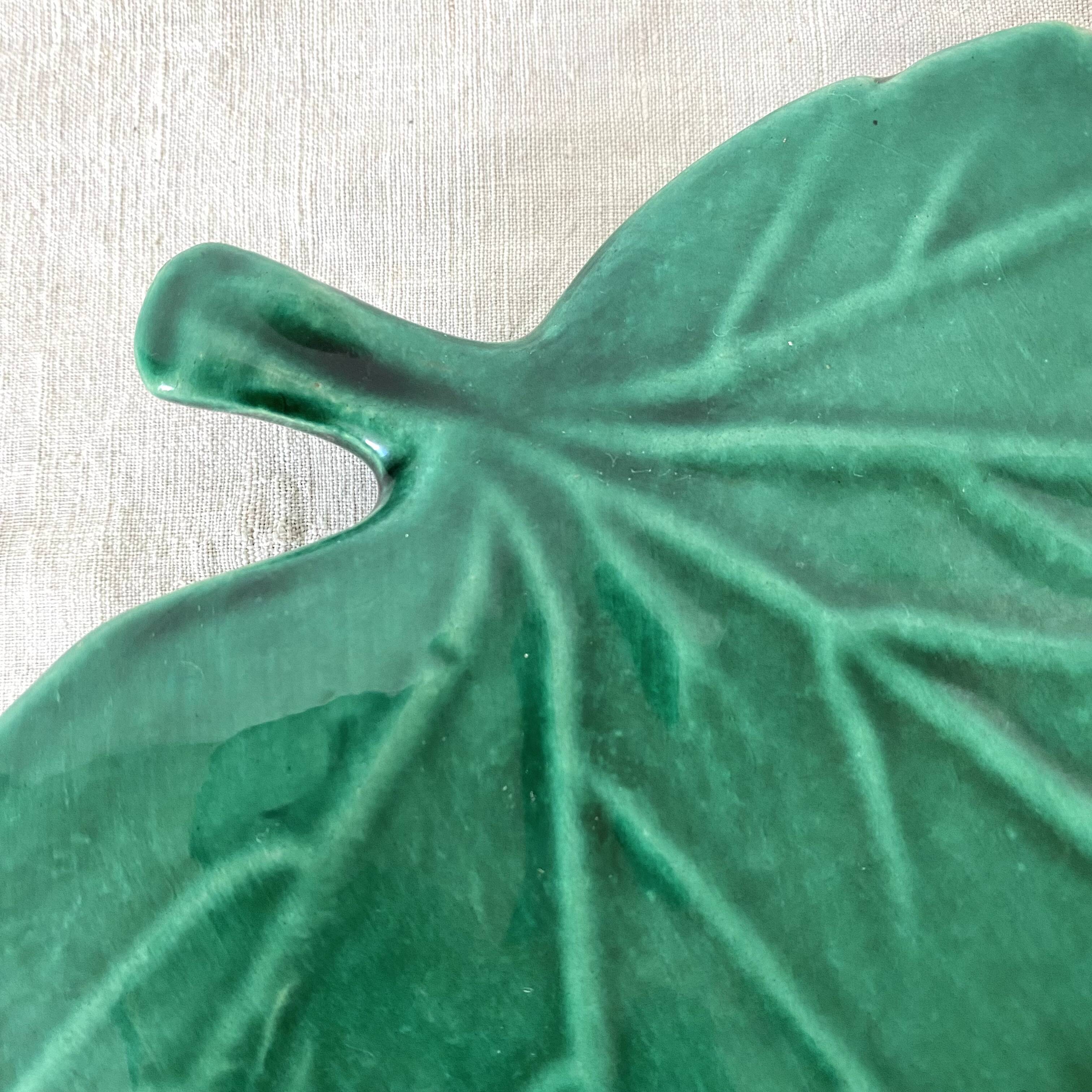 Plat feuille vintage en céramique