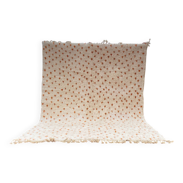Tapis Beni Ouarain Authentique 3,3x2,3M Laine Écrue aux Motifs Terracotta