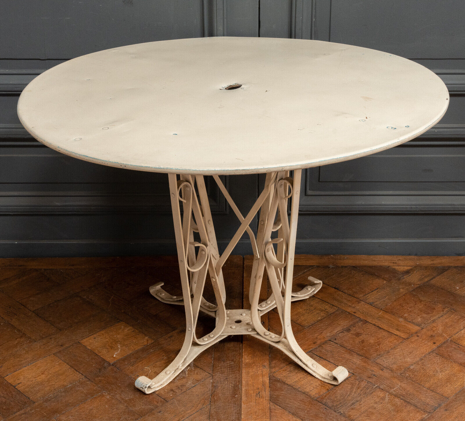 Table in painted sheet metal garden furniture ironwork 1950 base