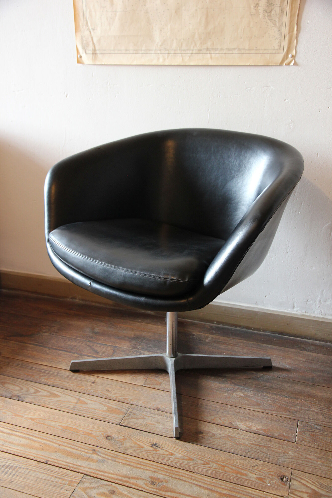 Pair of Pierre Paulin leather armchairs for Artifort 60s