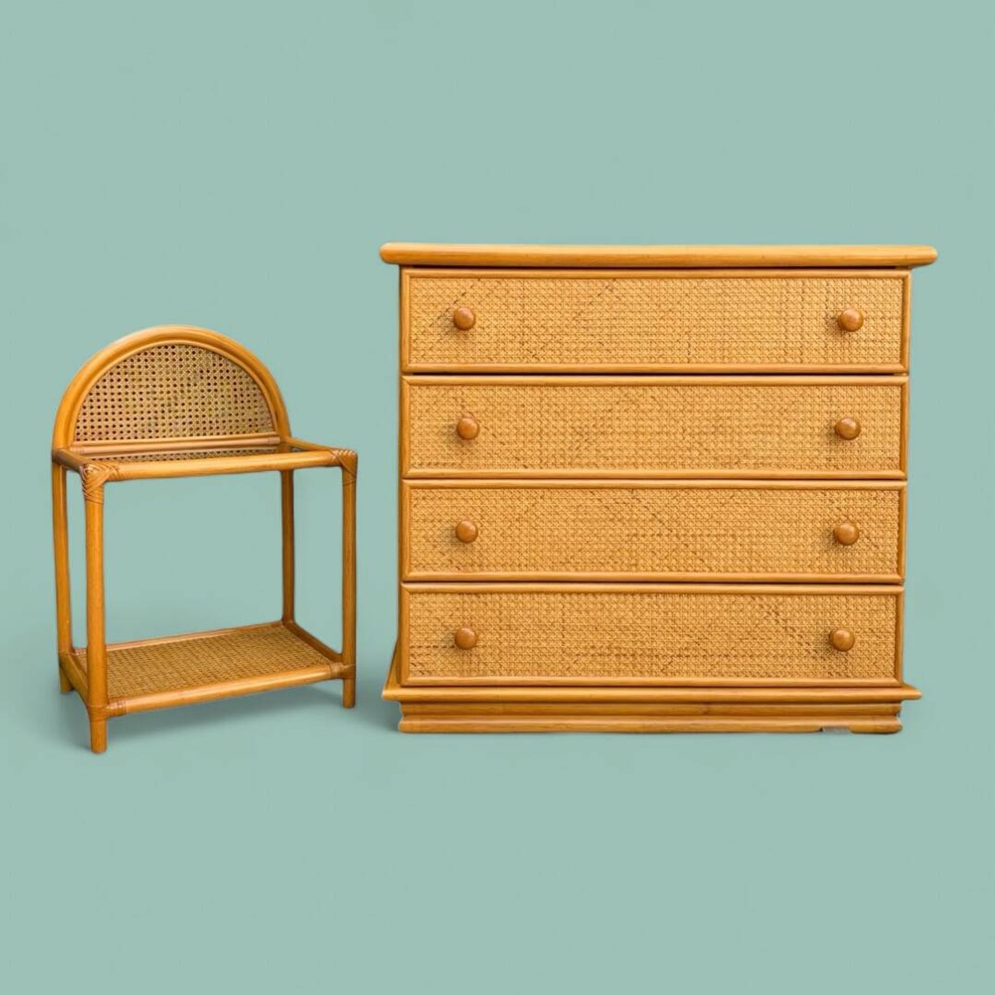 Dresser and its bedside table in rattan caning and vintage oak from the 1970s.