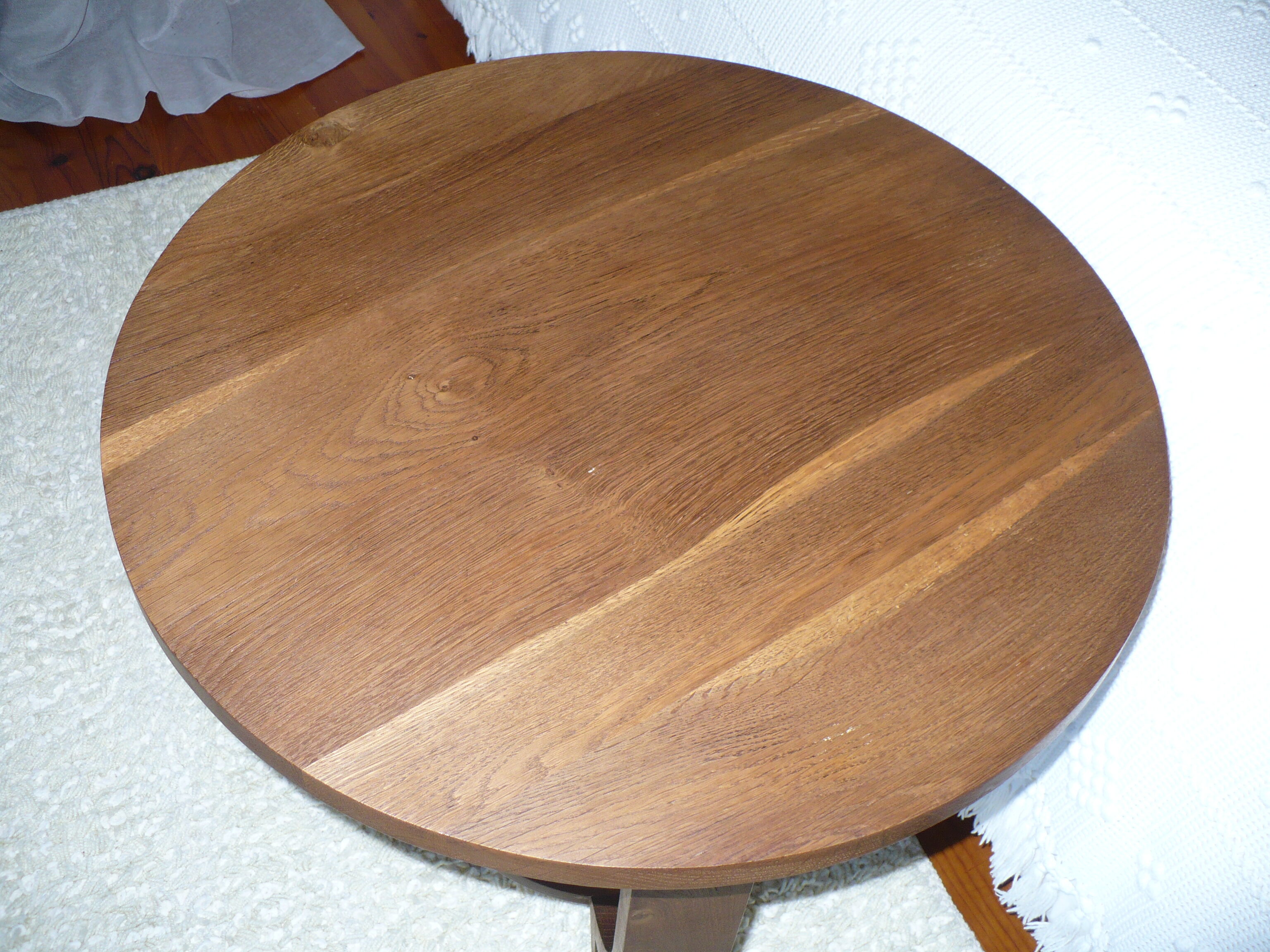 Pedestal table