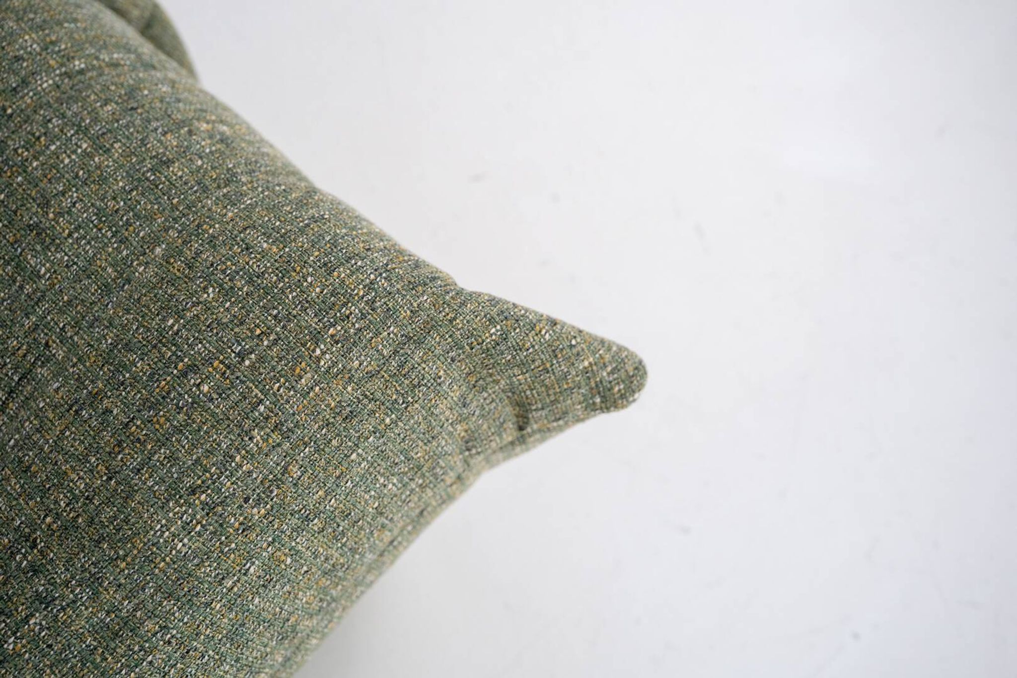 Fauteuil et pouf Togo en tweed émeraude