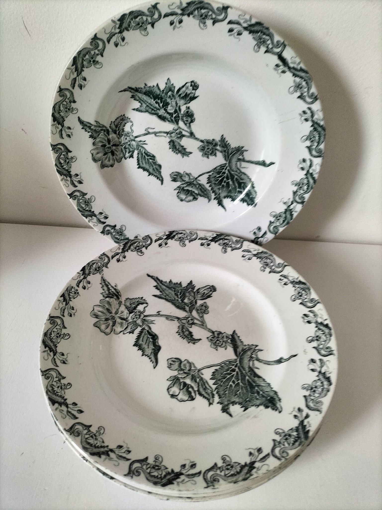 4 assiettes terre de fer A. Lebacqz & M. Bouchart modèle Richelieu