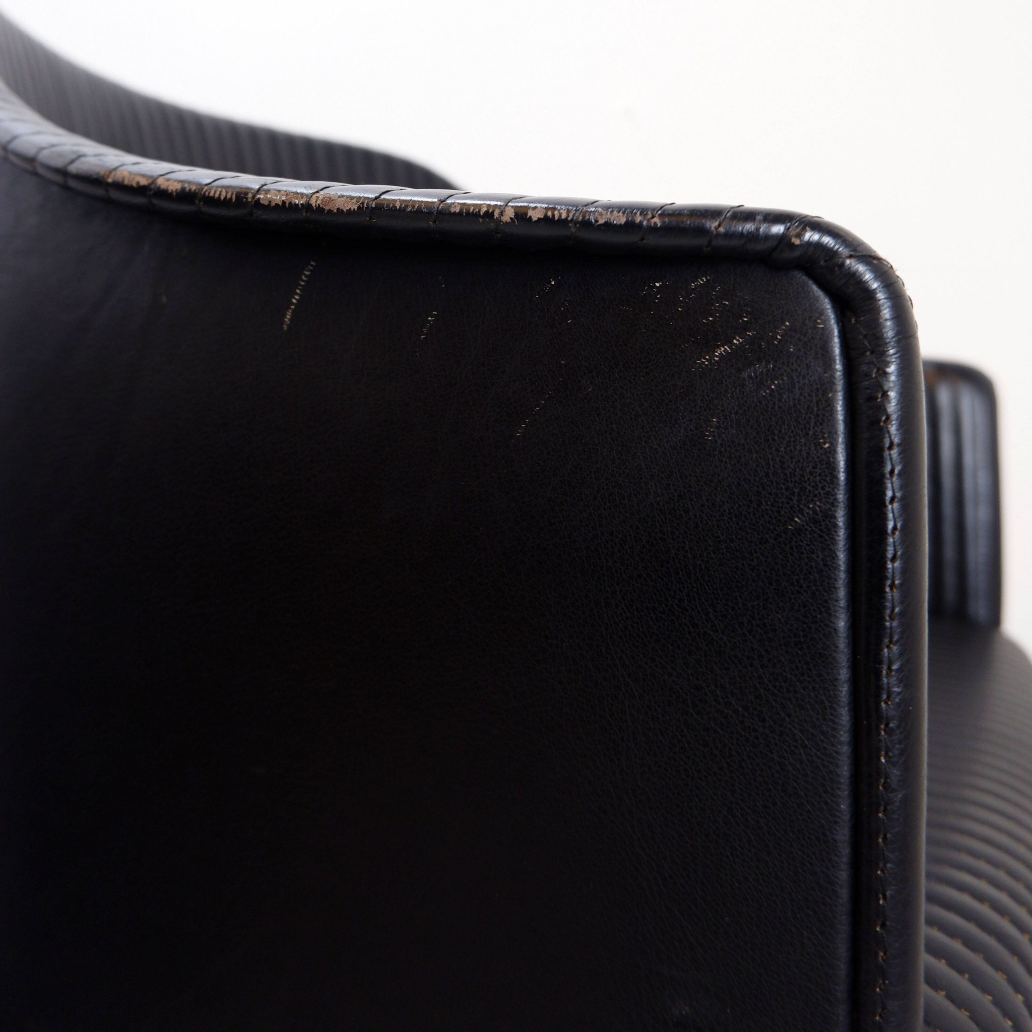 Pair of Artona armchairs in black leather by Afra and Tobia Scarpa for Maxalto.