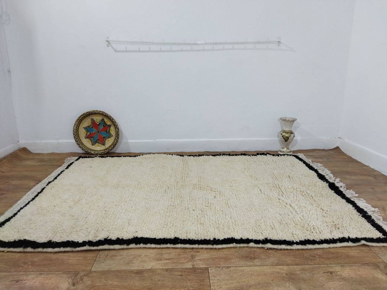 Handcrafted Moroccan Berber Rug 195 X 138 CM