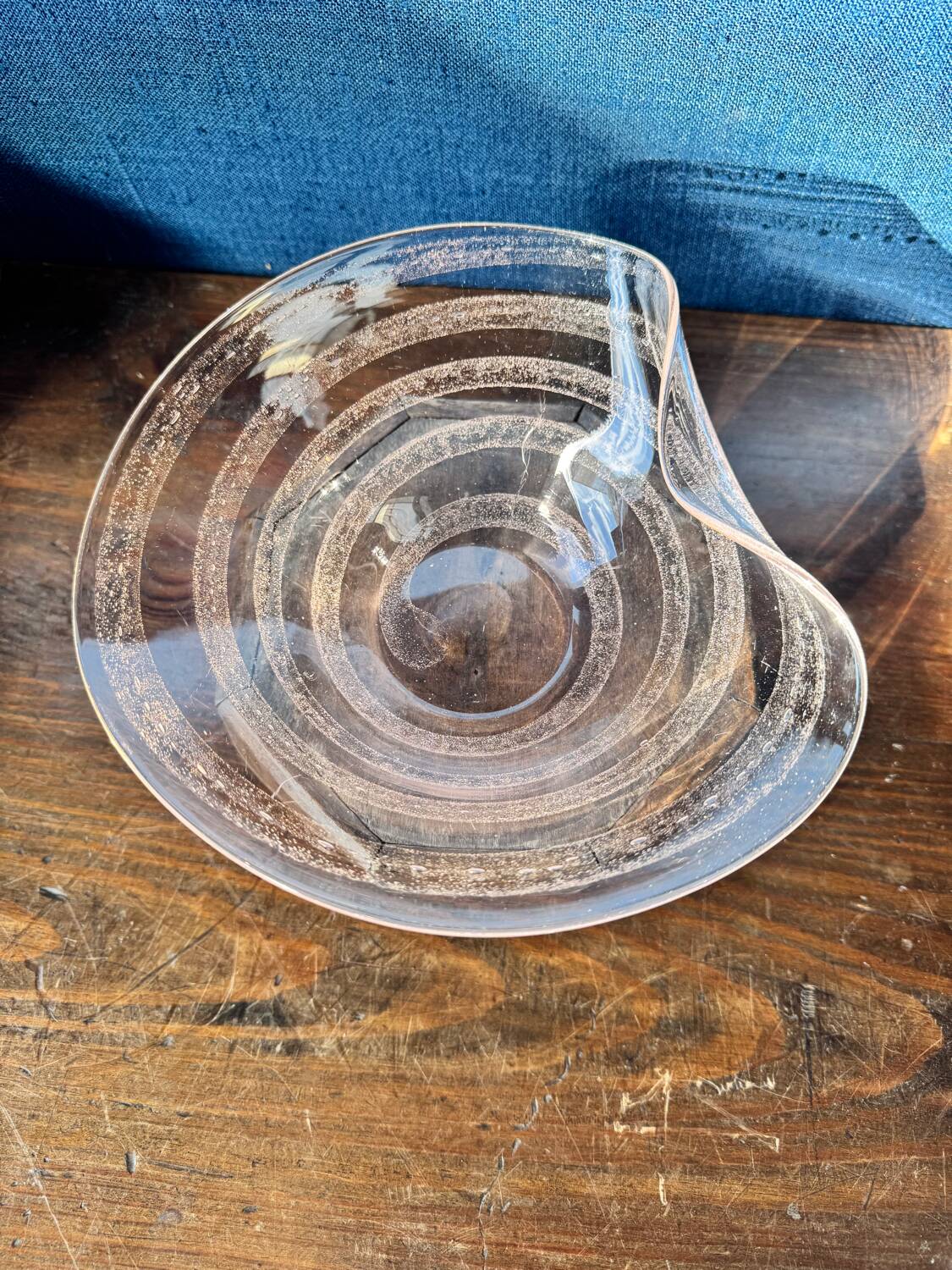 Coupe en verre de Murano rose pâle – design forme libre
