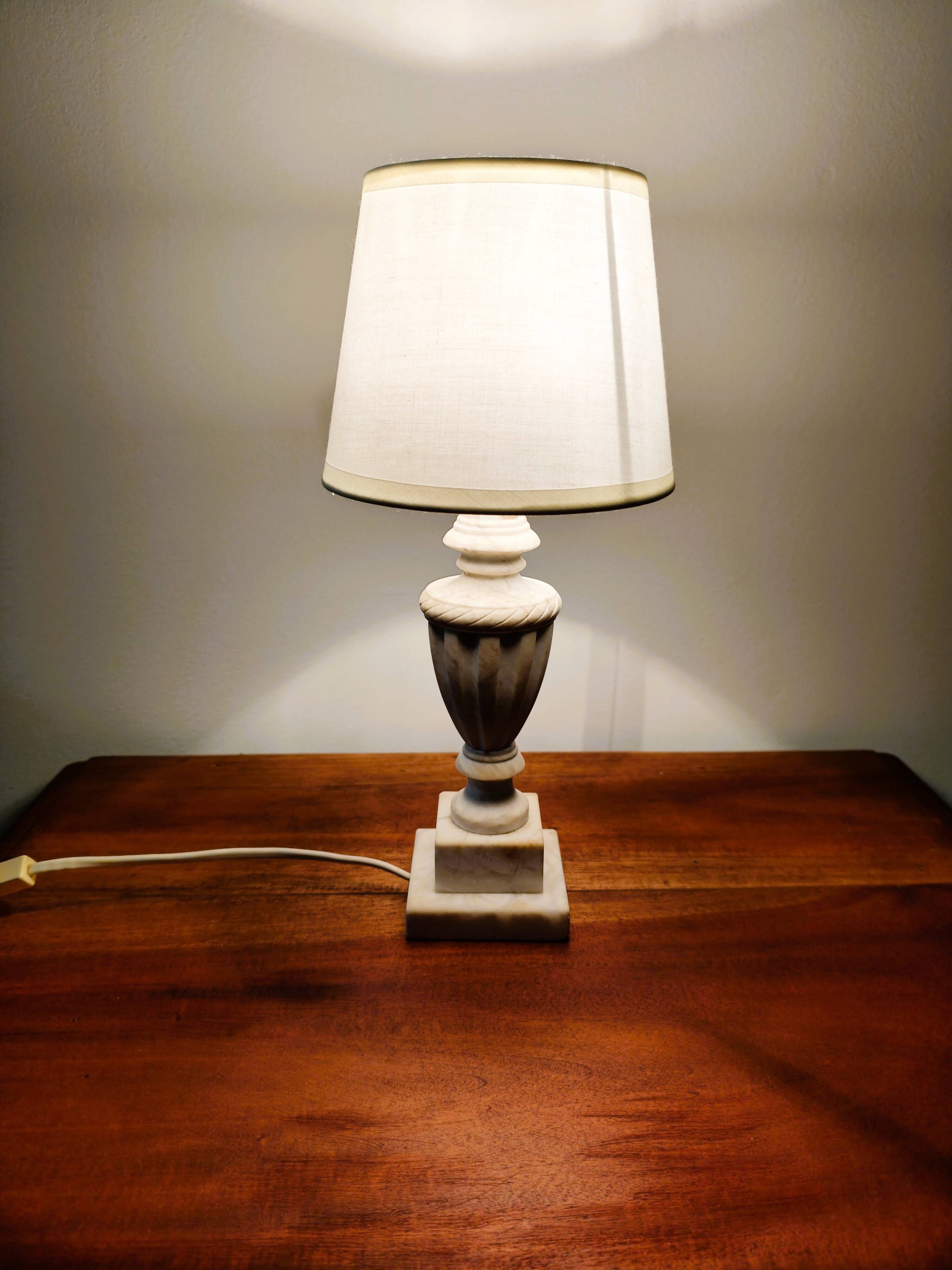 Lampe à poser en albâtre