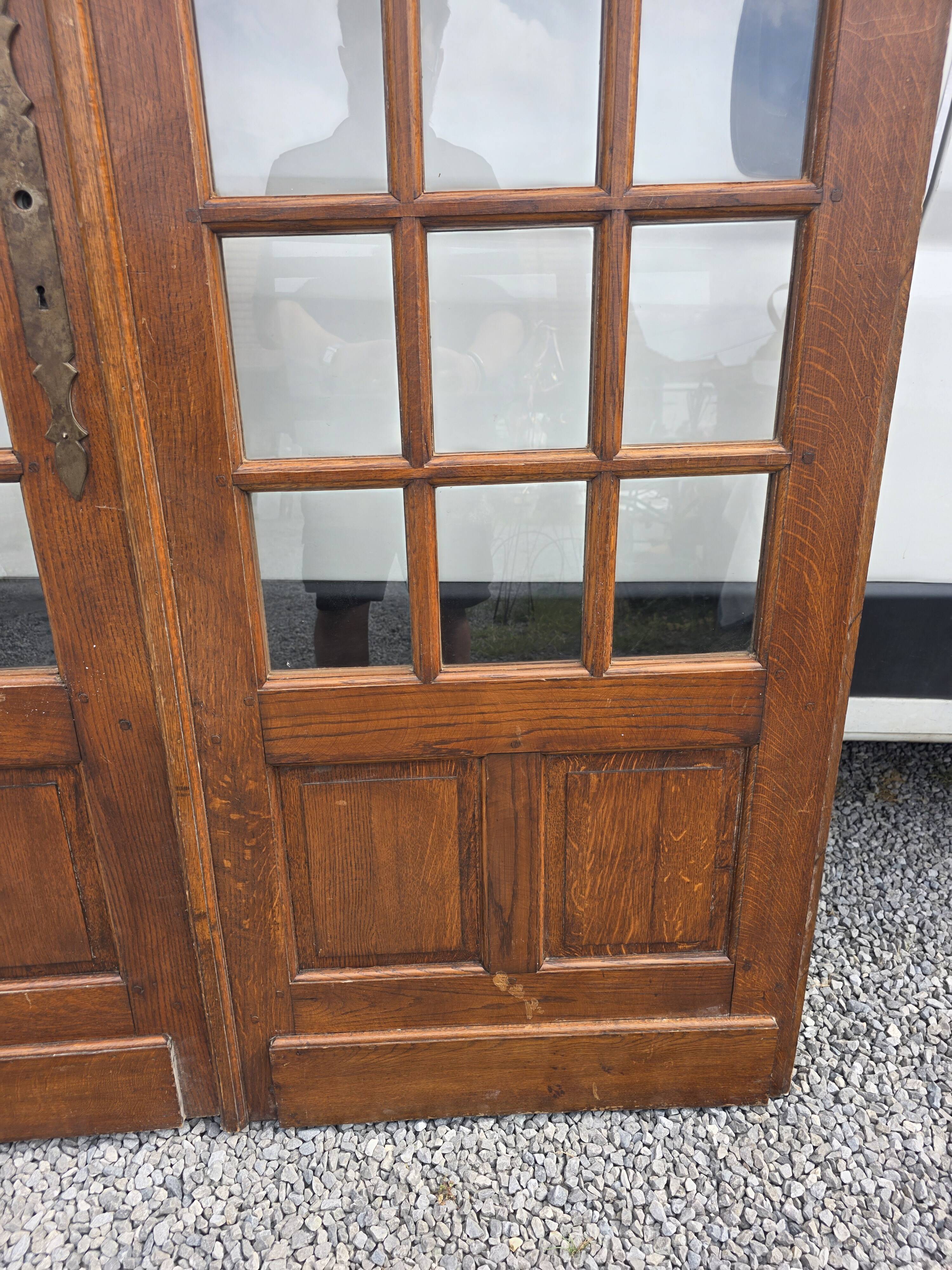 Paire de portes de séparation en chêne petits carreaux XXe