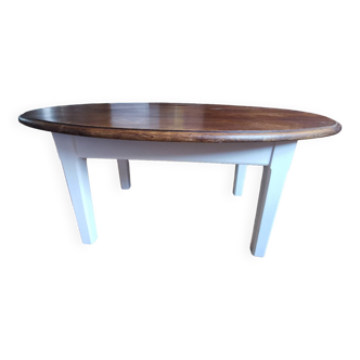 Oval coffee table