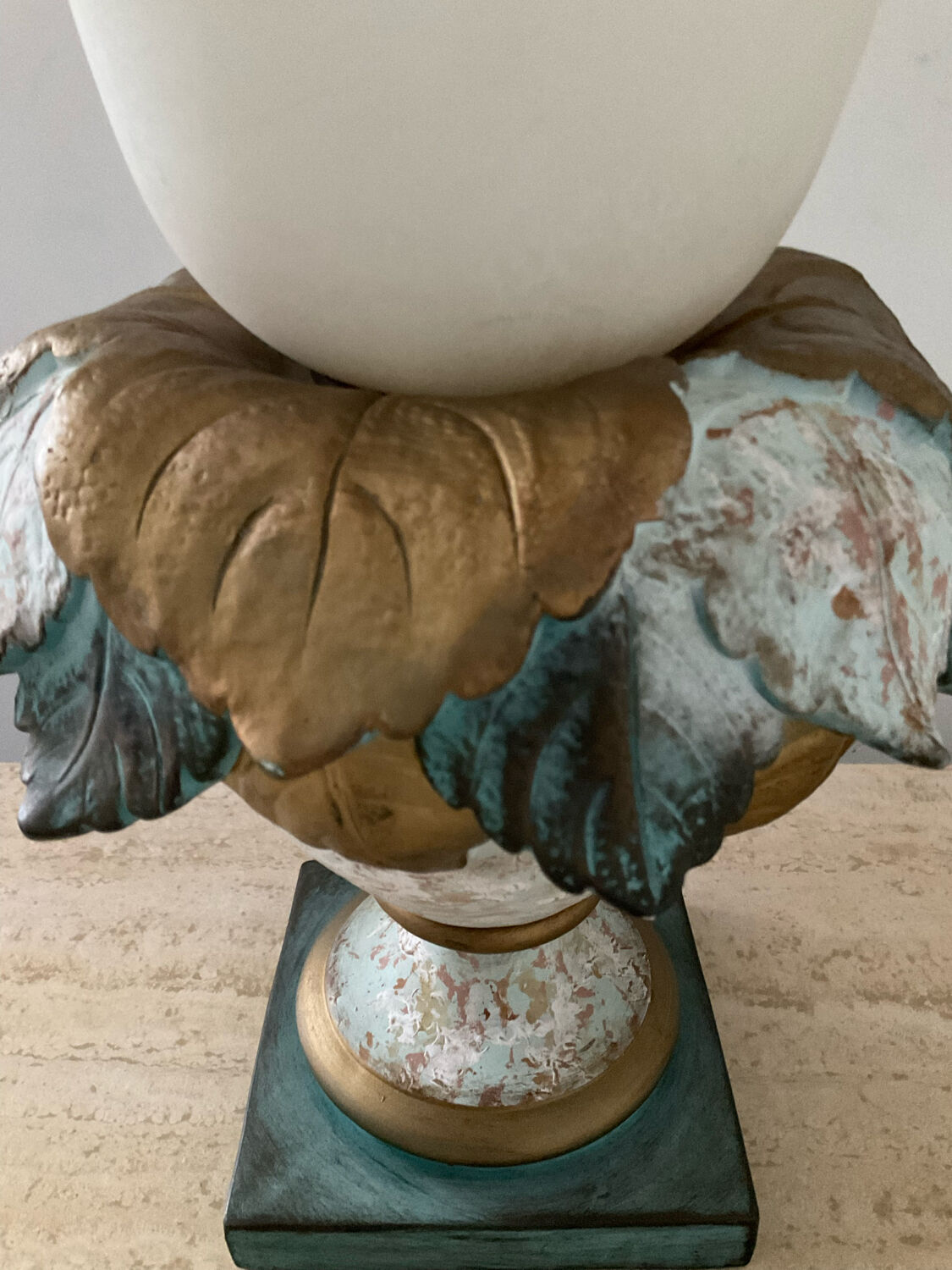 Lampe vintage en opaline et plâtre