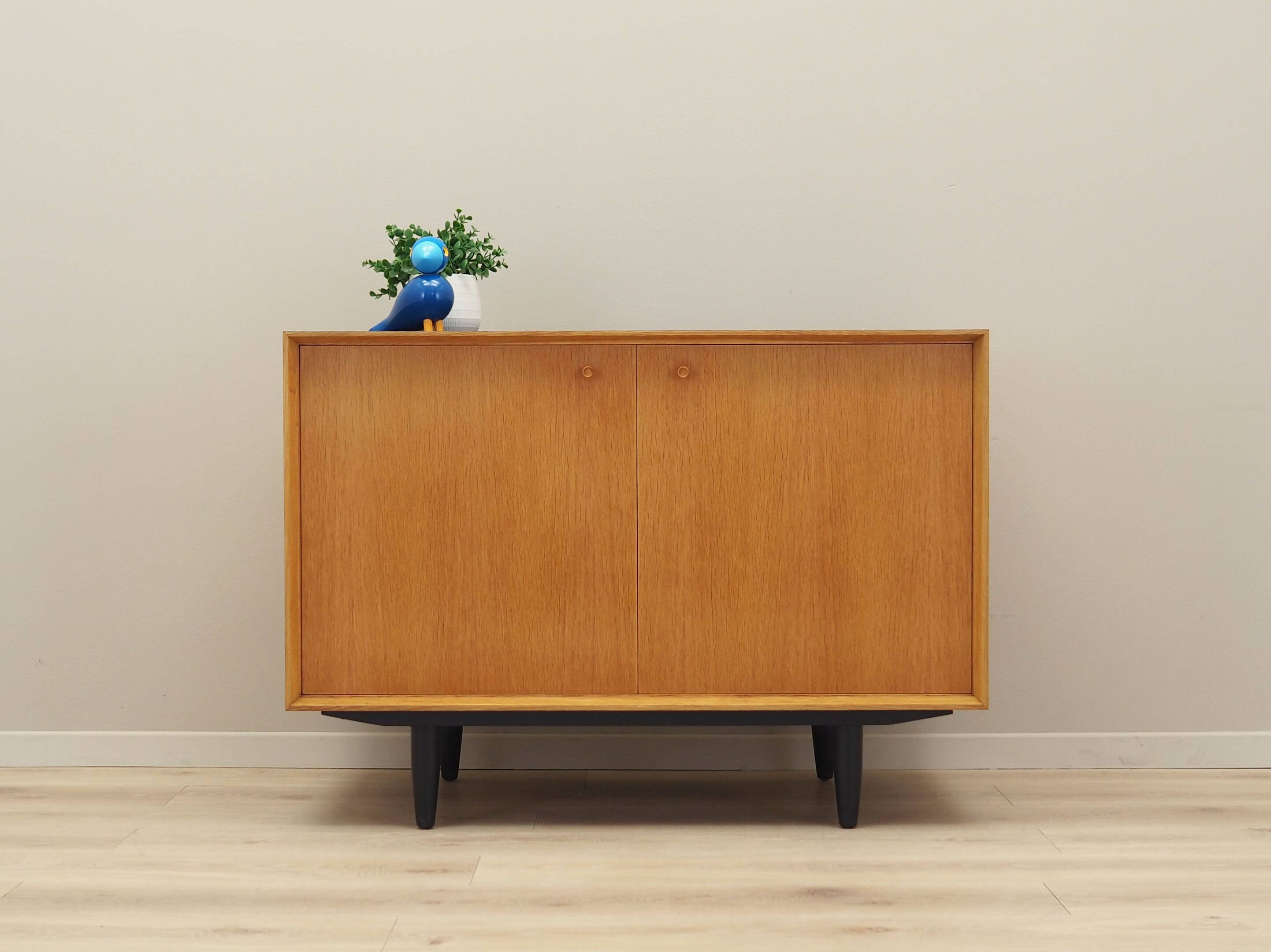 Buffet en frêne, design suédois, années 1970, production : Suède