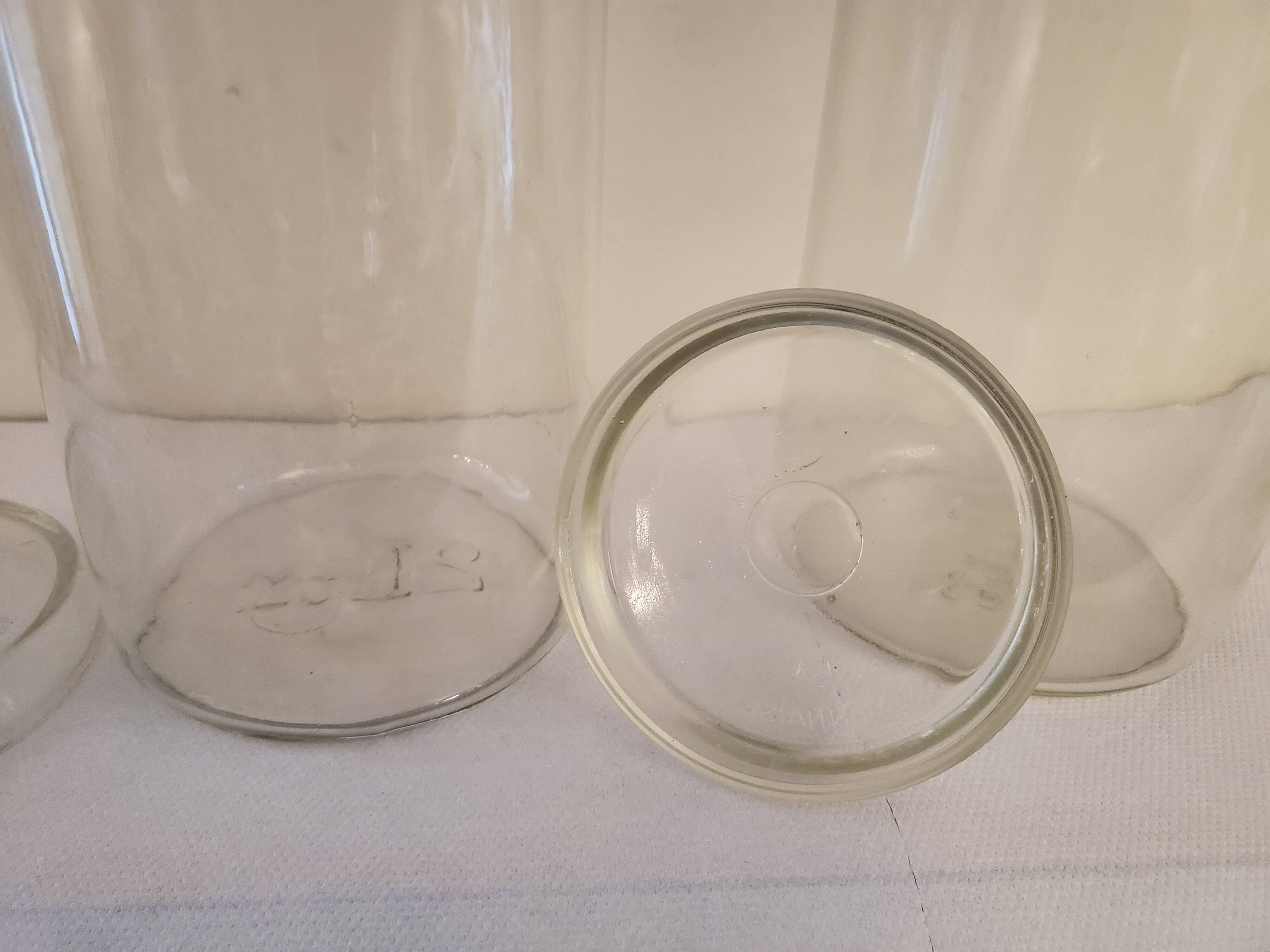2 glass jars with lid