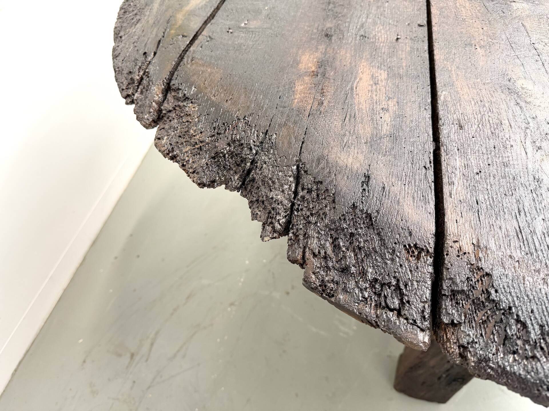 Round table in popular oak, circa 1880.