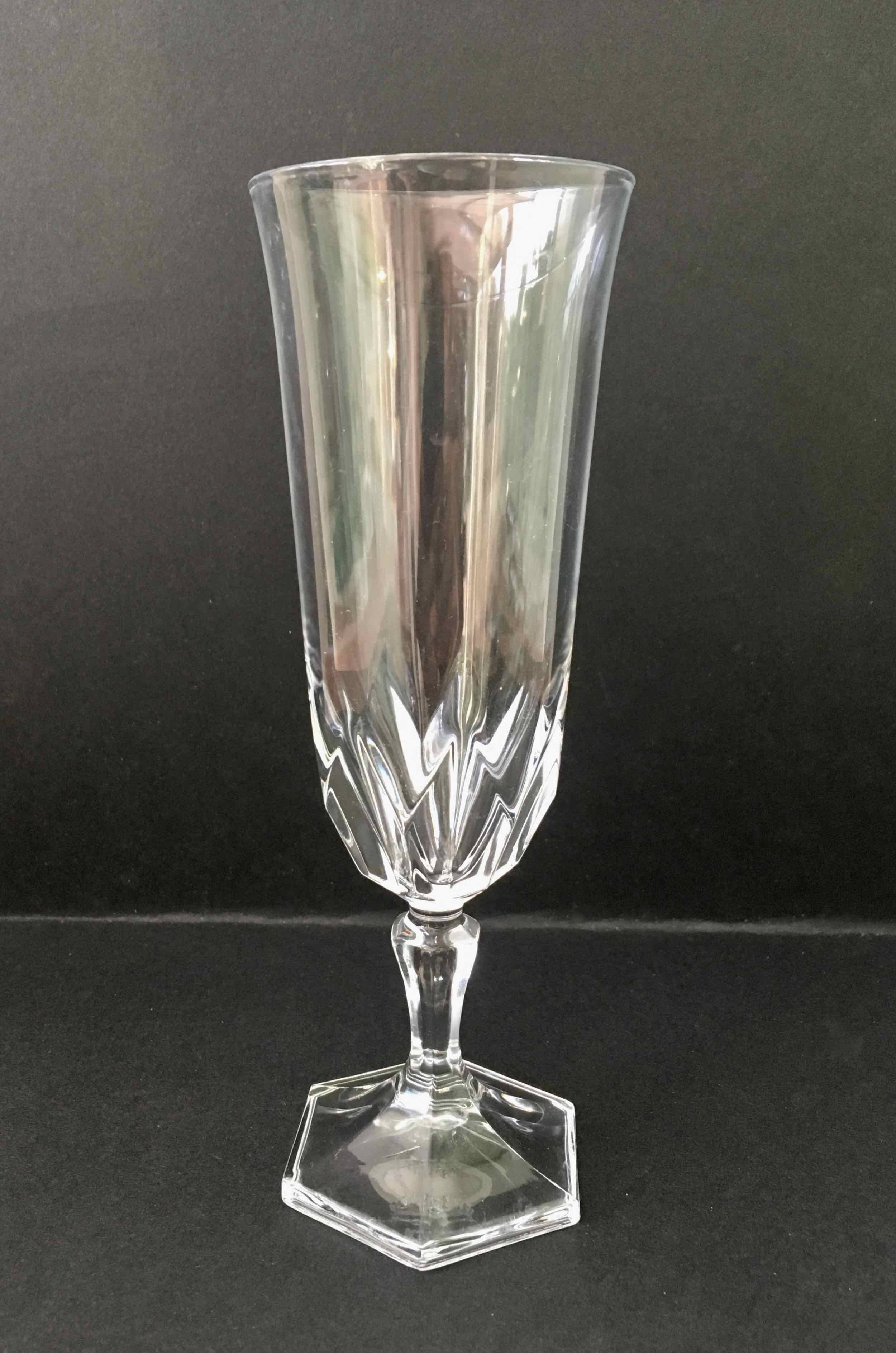 6 dissimilar champagne flutes