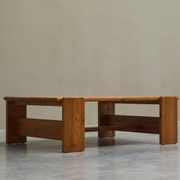 Table basse architecturale en pin massif années 1970