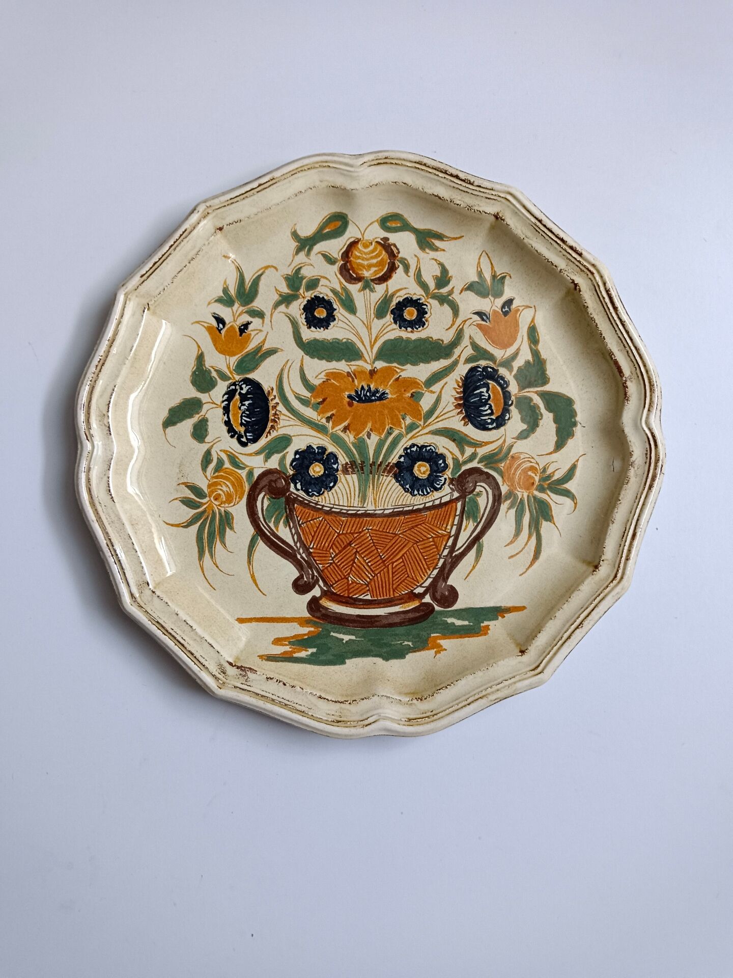 Decorative plate signed Clerissy Salins