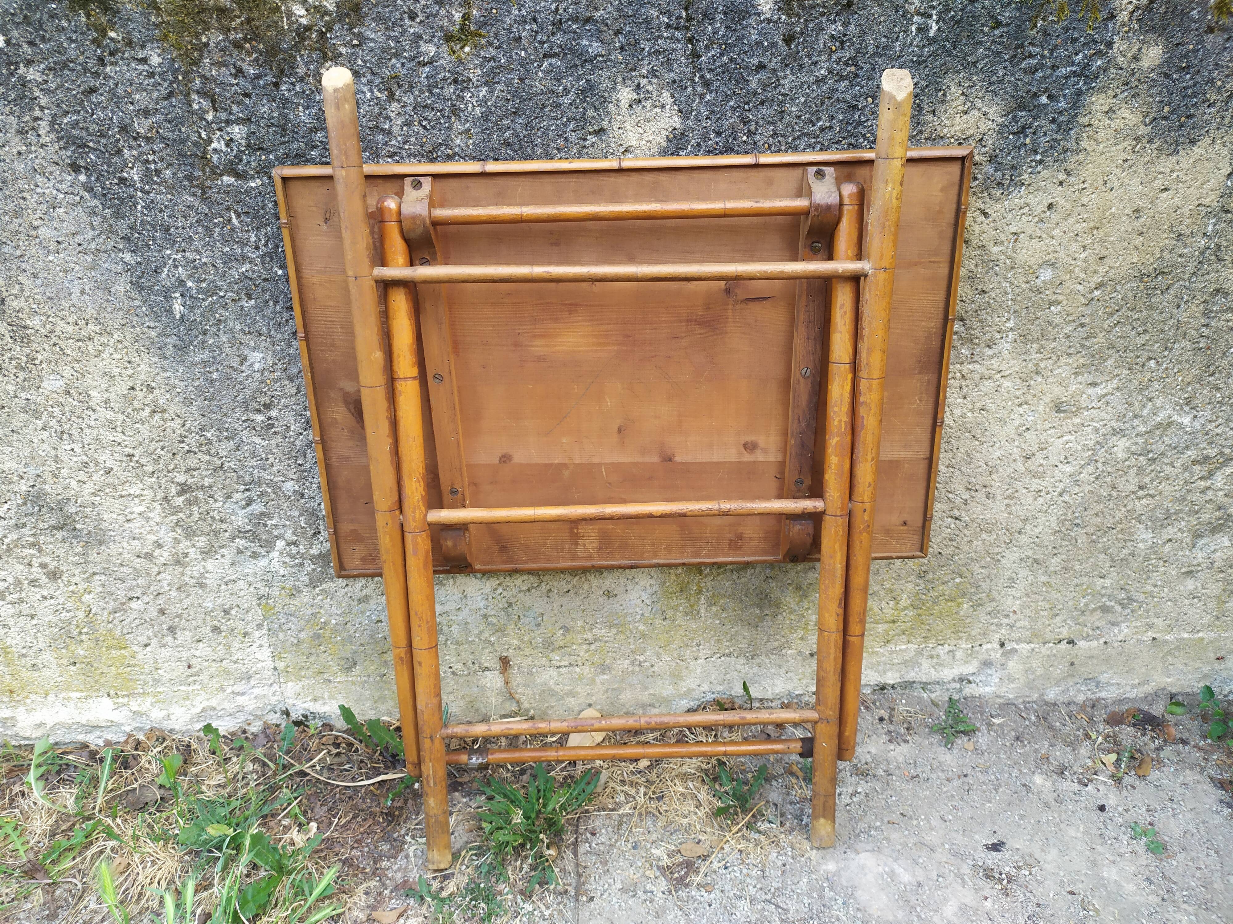 Foldable wooden table