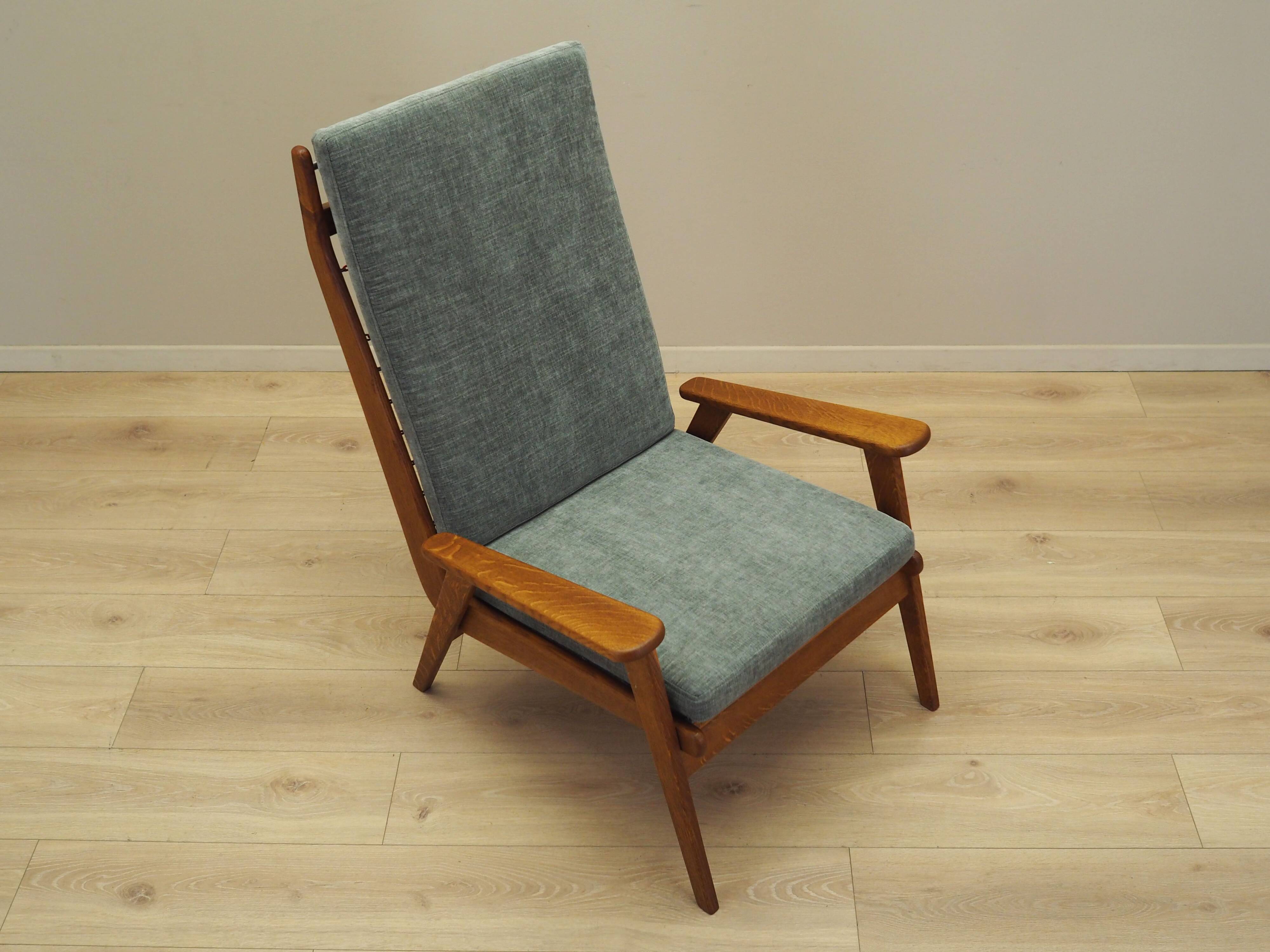 Fauteuil en chêne, design danois, années 1970, production : Danemark