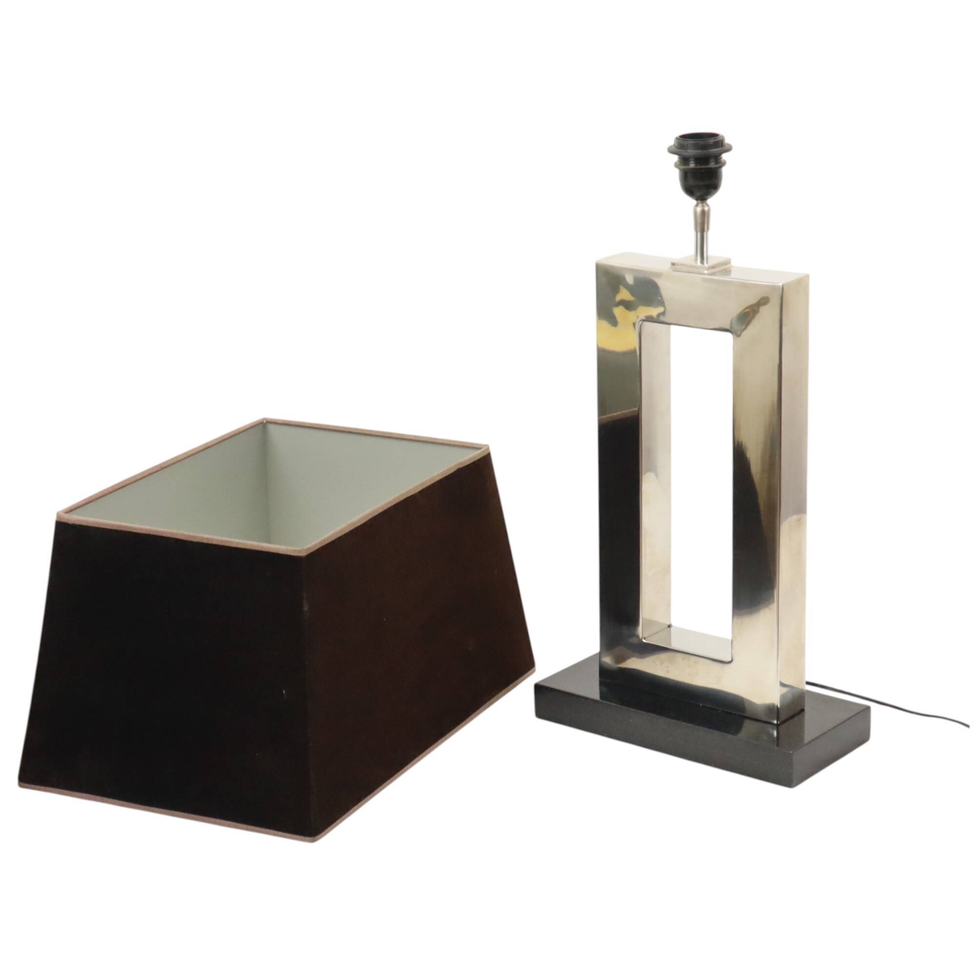 Lampe de table design Eichholtz Arlington en acier inoxydable avec base en granit 72 cm
