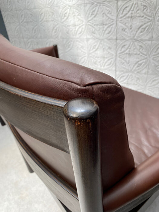 Scandinavian bench in chocolate leather