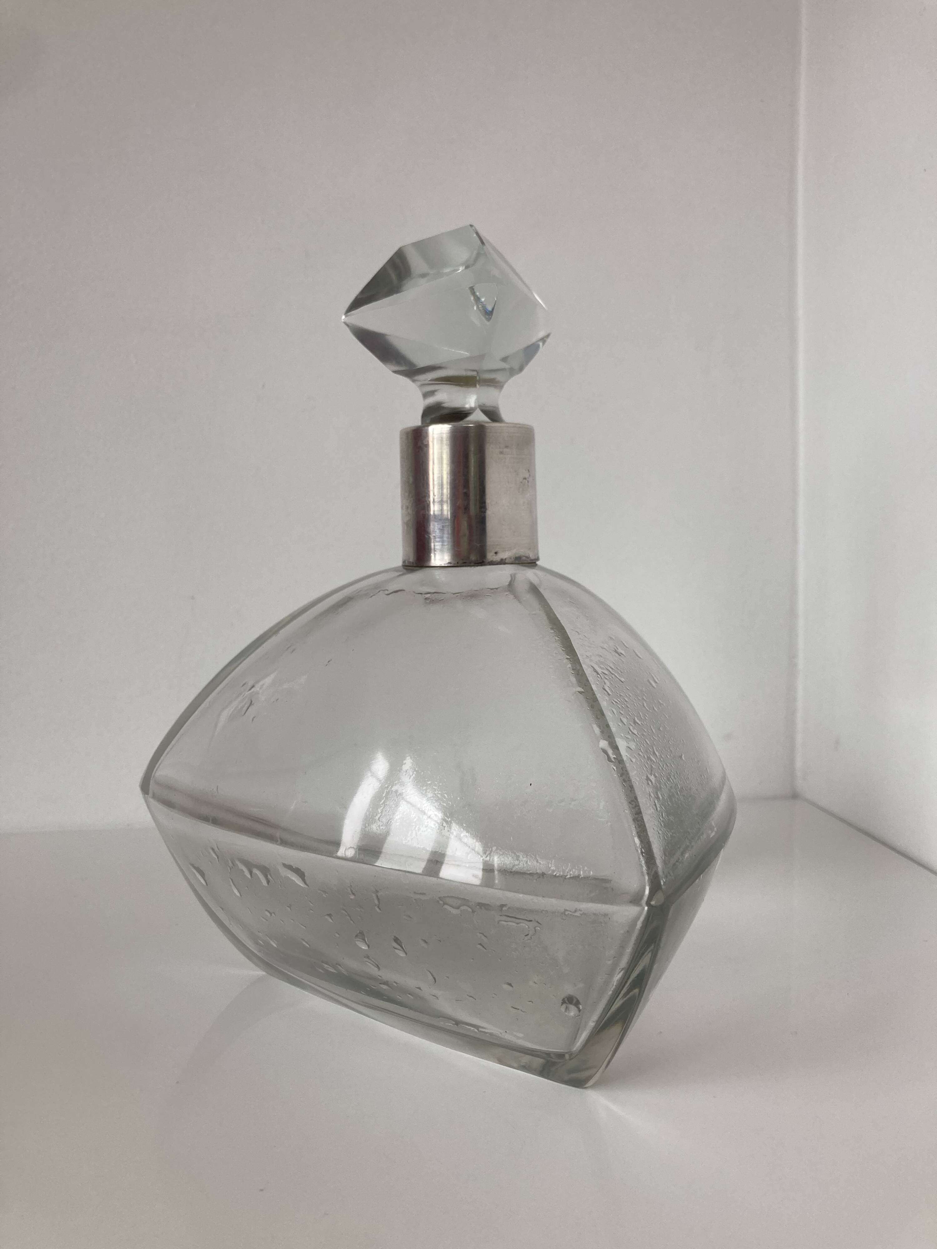 Beautiful cut crystal carafe with its stopper and solid silver setting