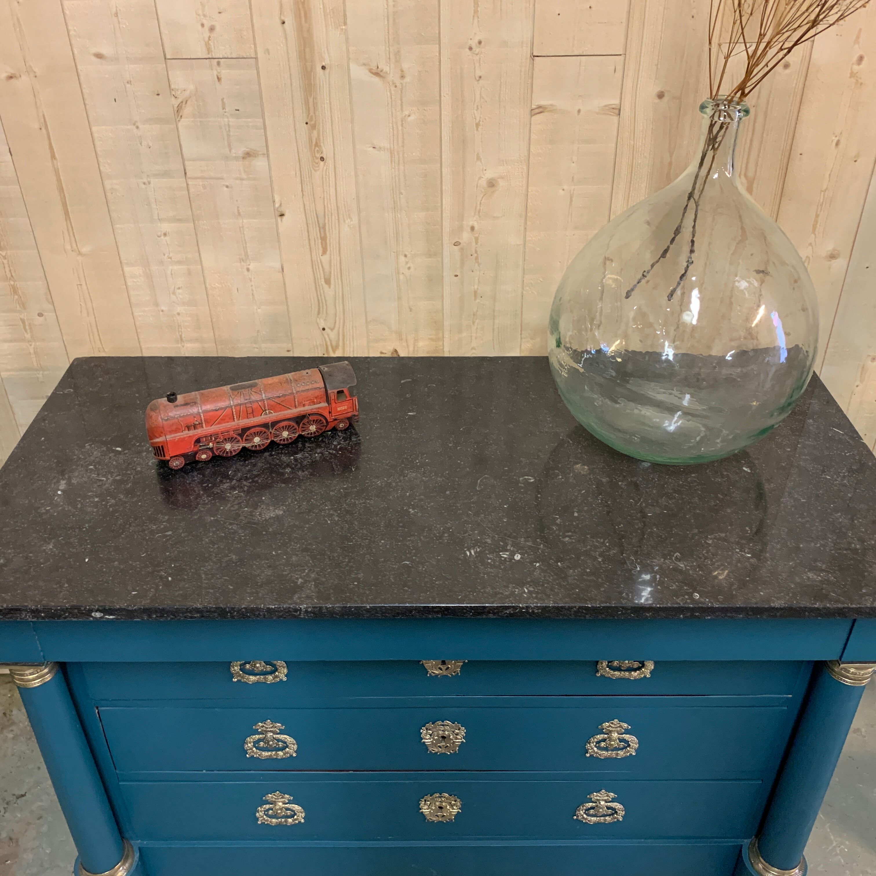 Commodus empire blue duck