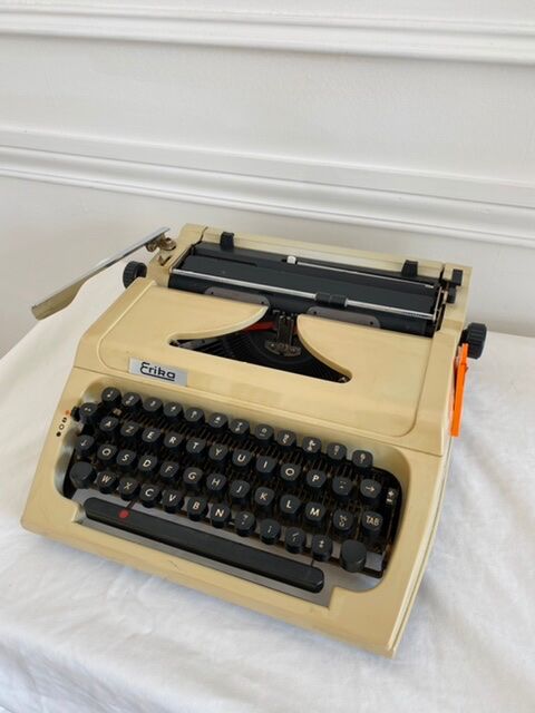 Erika beige typewriter
