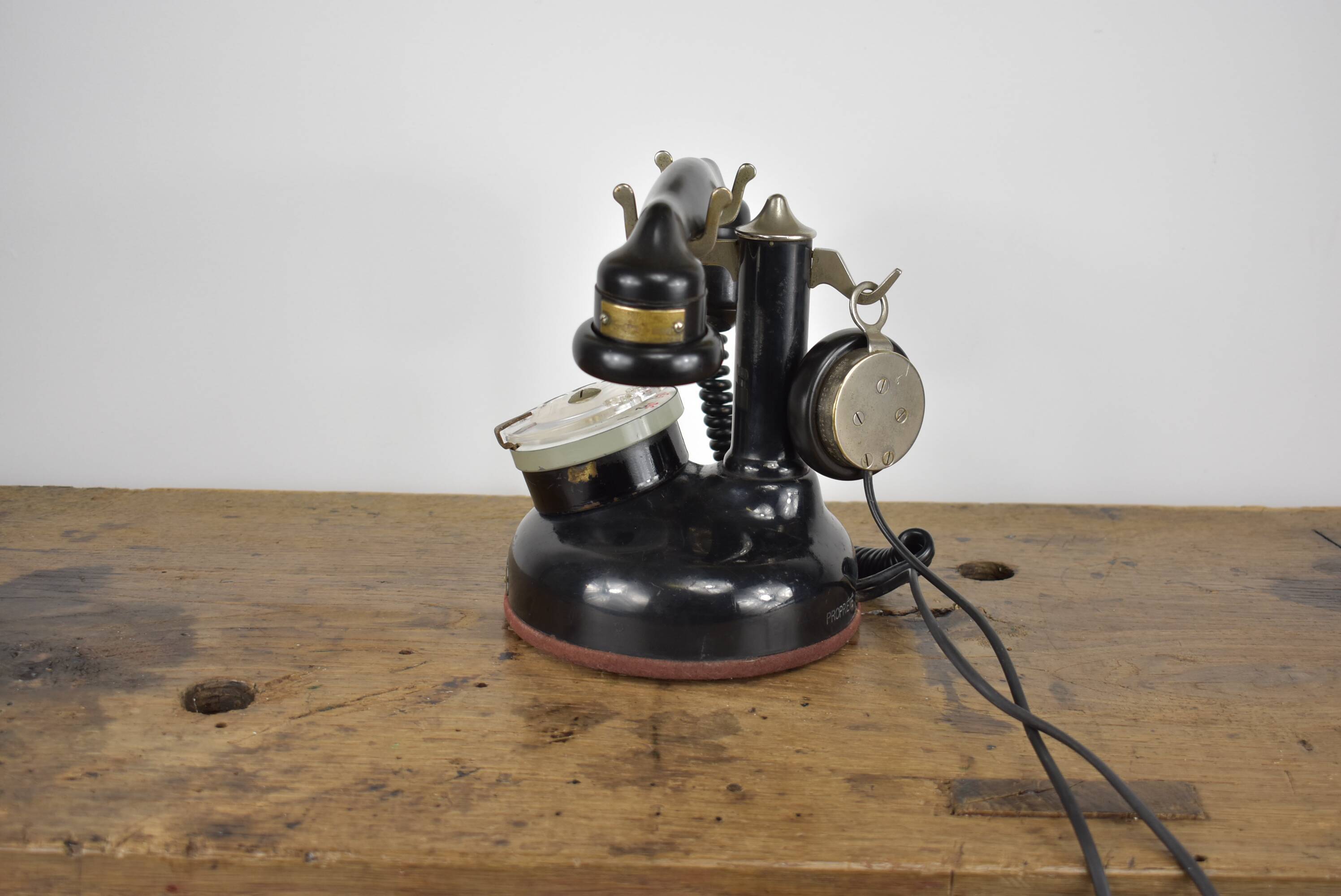 Old phone circa 1920