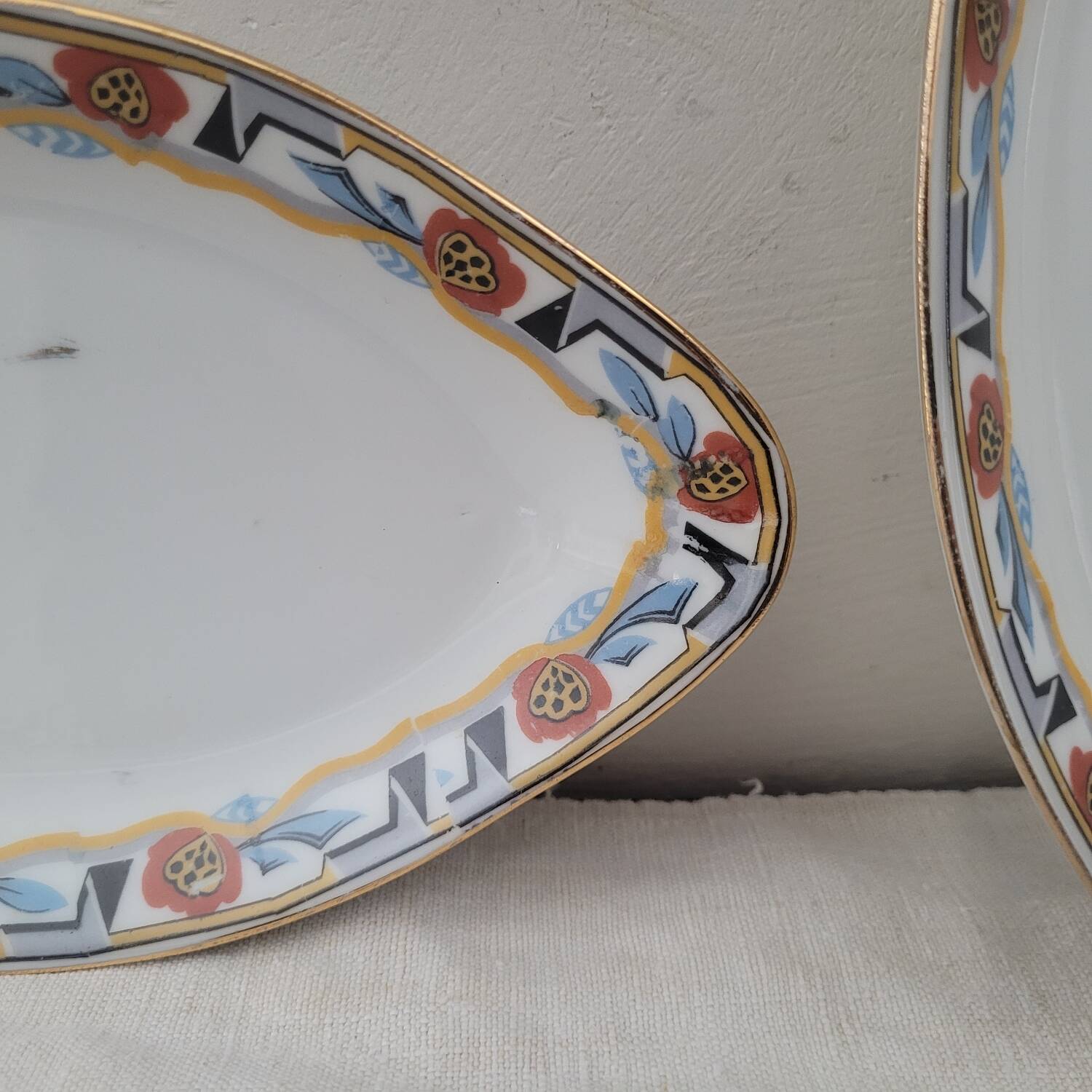 Pair of Art Deco dishes MLV France