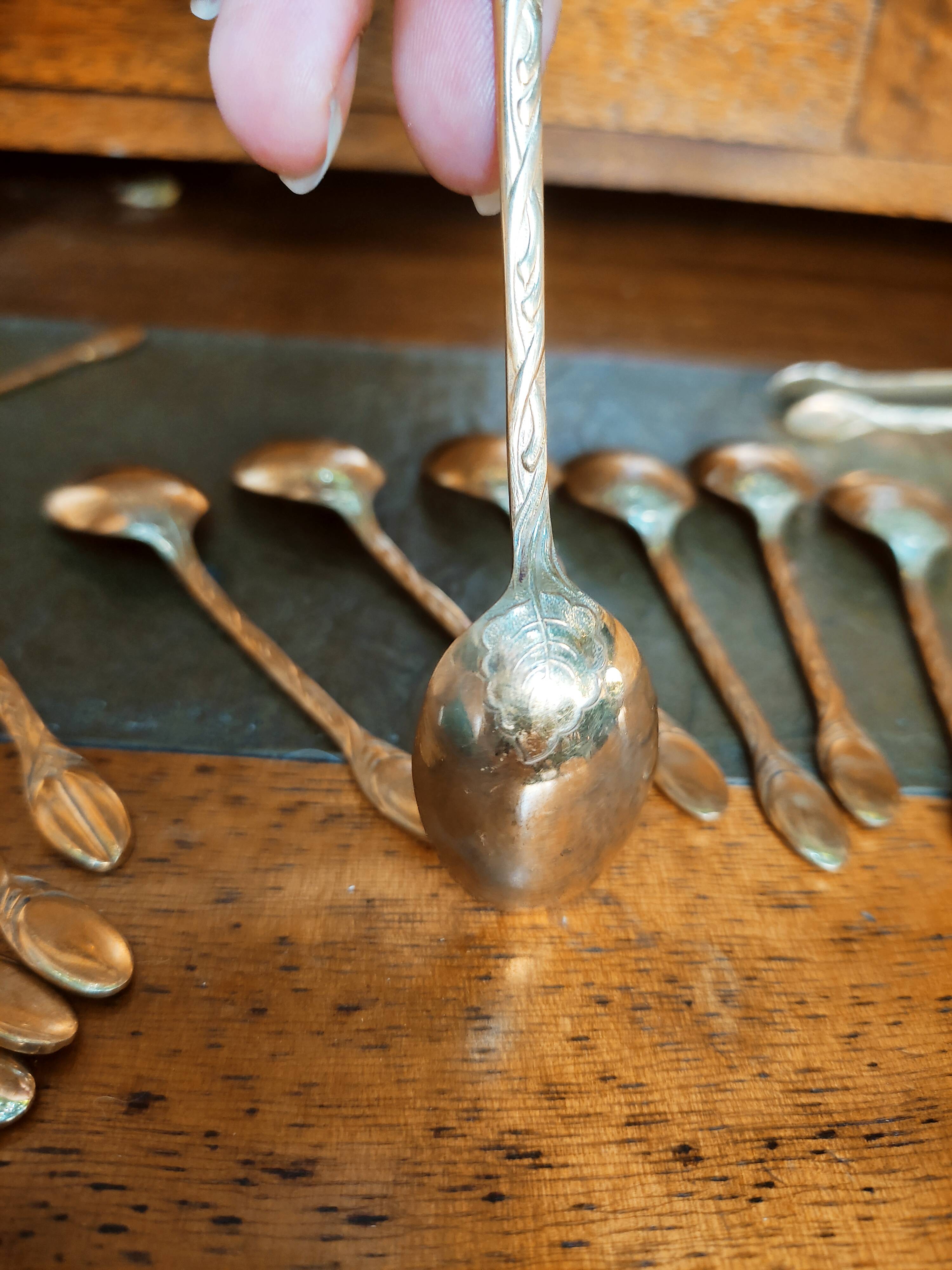 12 golden mocha spobbles and sugar claws