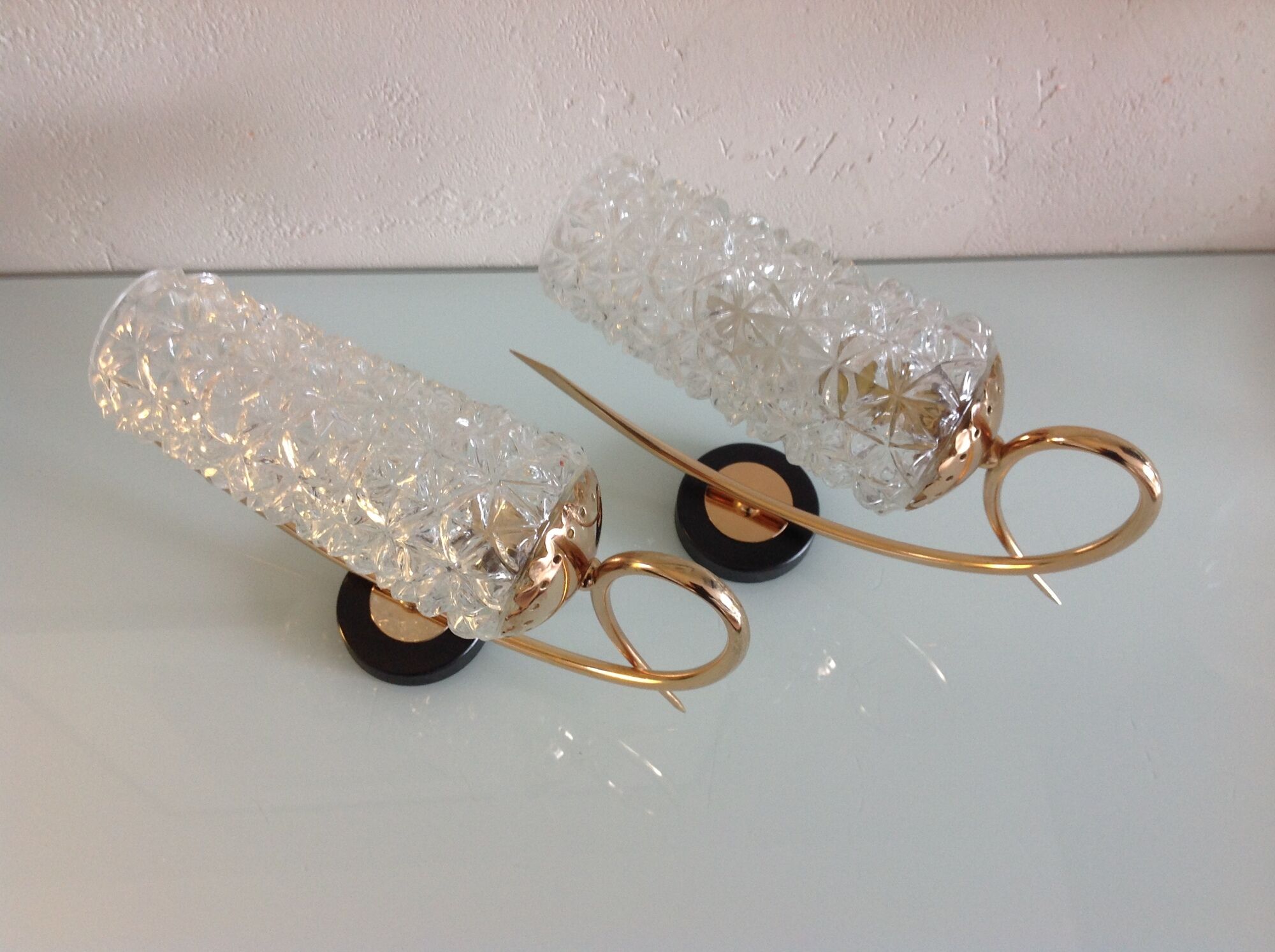 Pair of brass sconces and structured tulip glass 60/70s