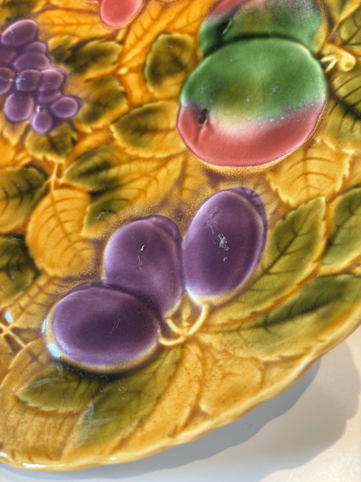 Sarreguemines dish in slip – fruit and foliage decoration