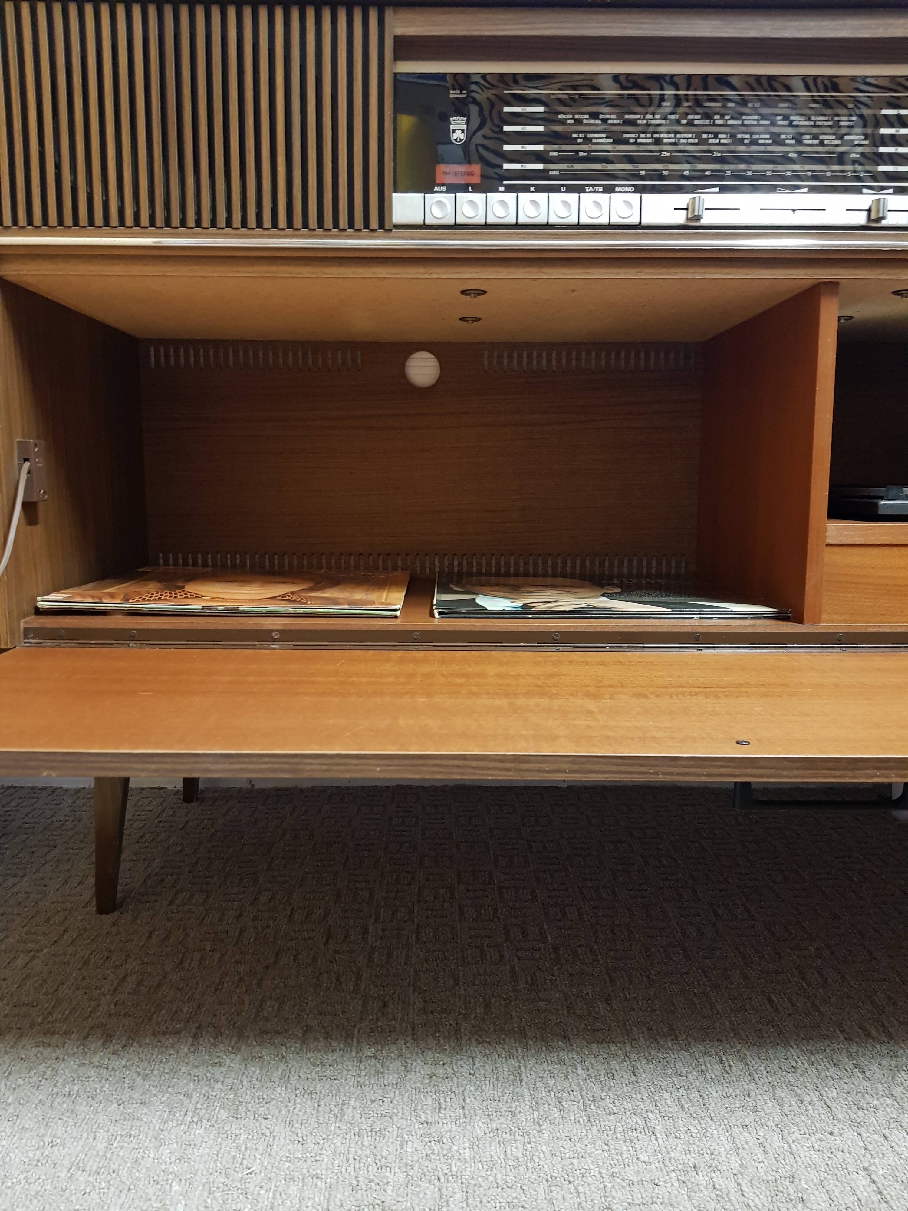 Radio turntable Grunding 60s furniture