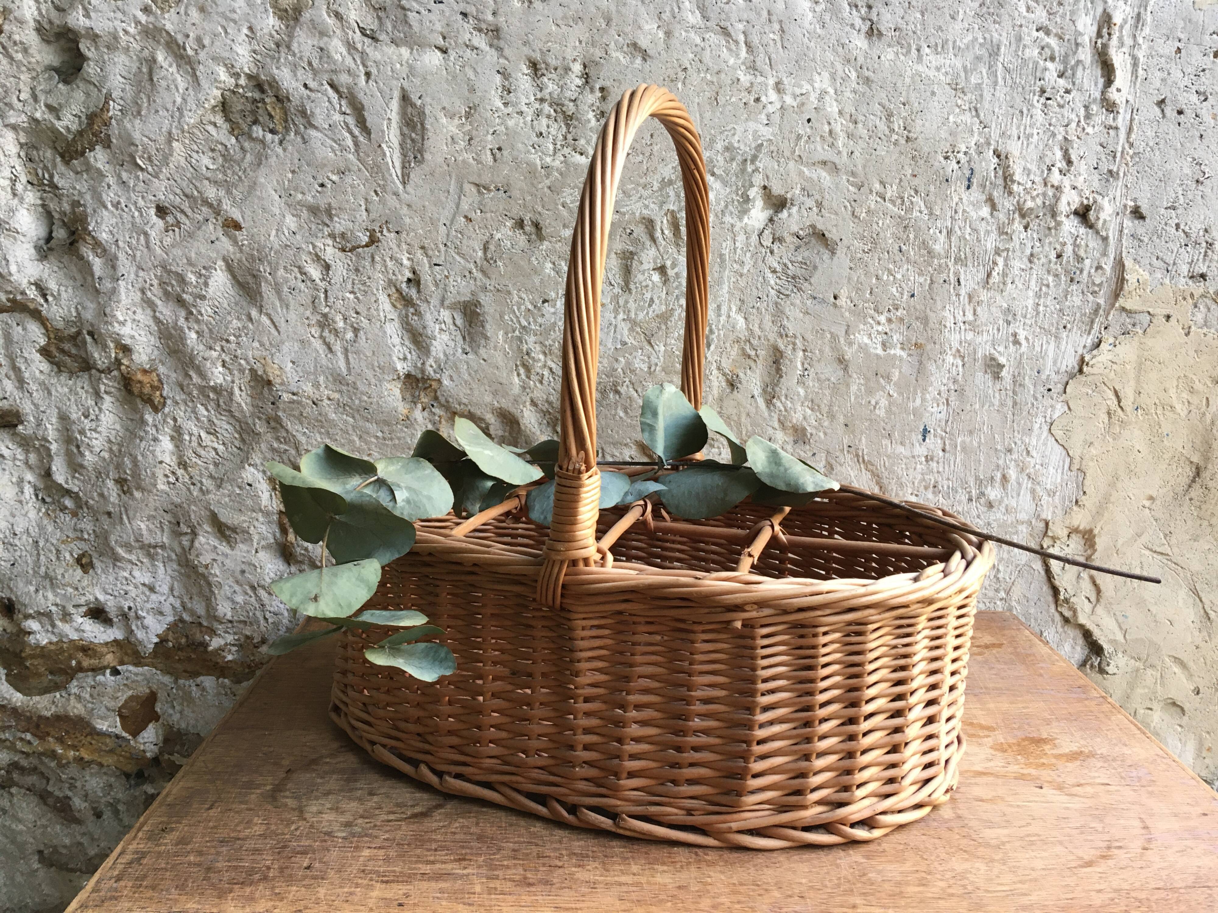 Panier en osier vintage porte-bouteilles