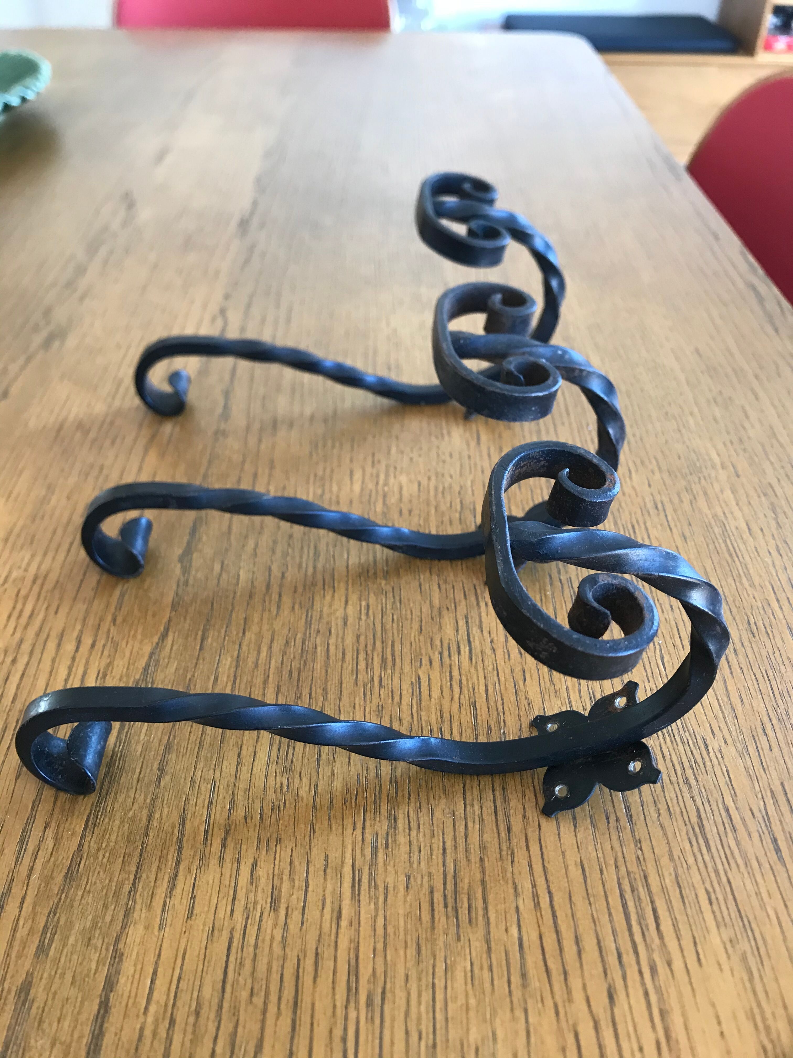 3 patères en fer forgé
