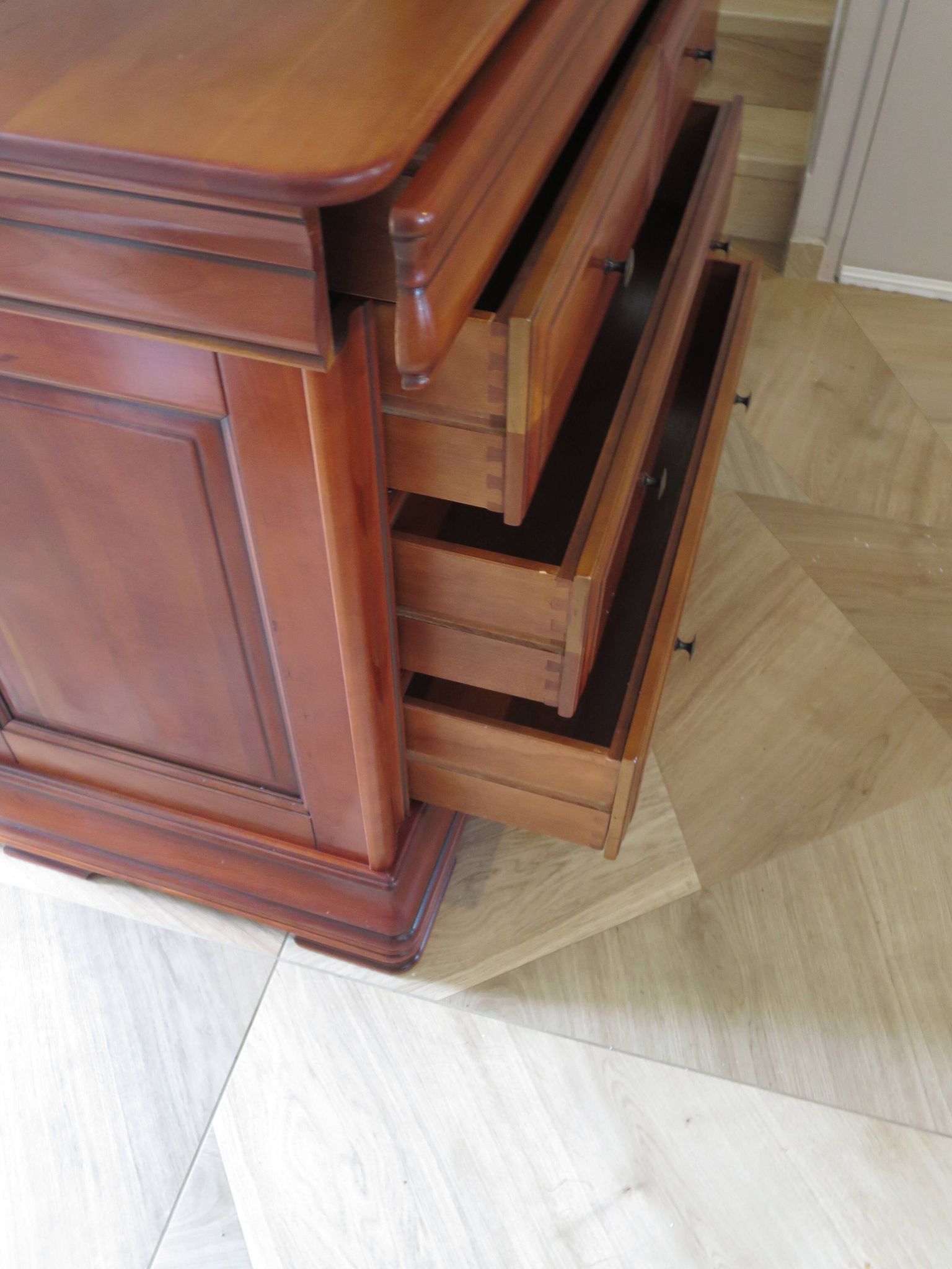 Cherrywood chest of drawers with ogee – 4 drawers – 80s – Louis Philippe style