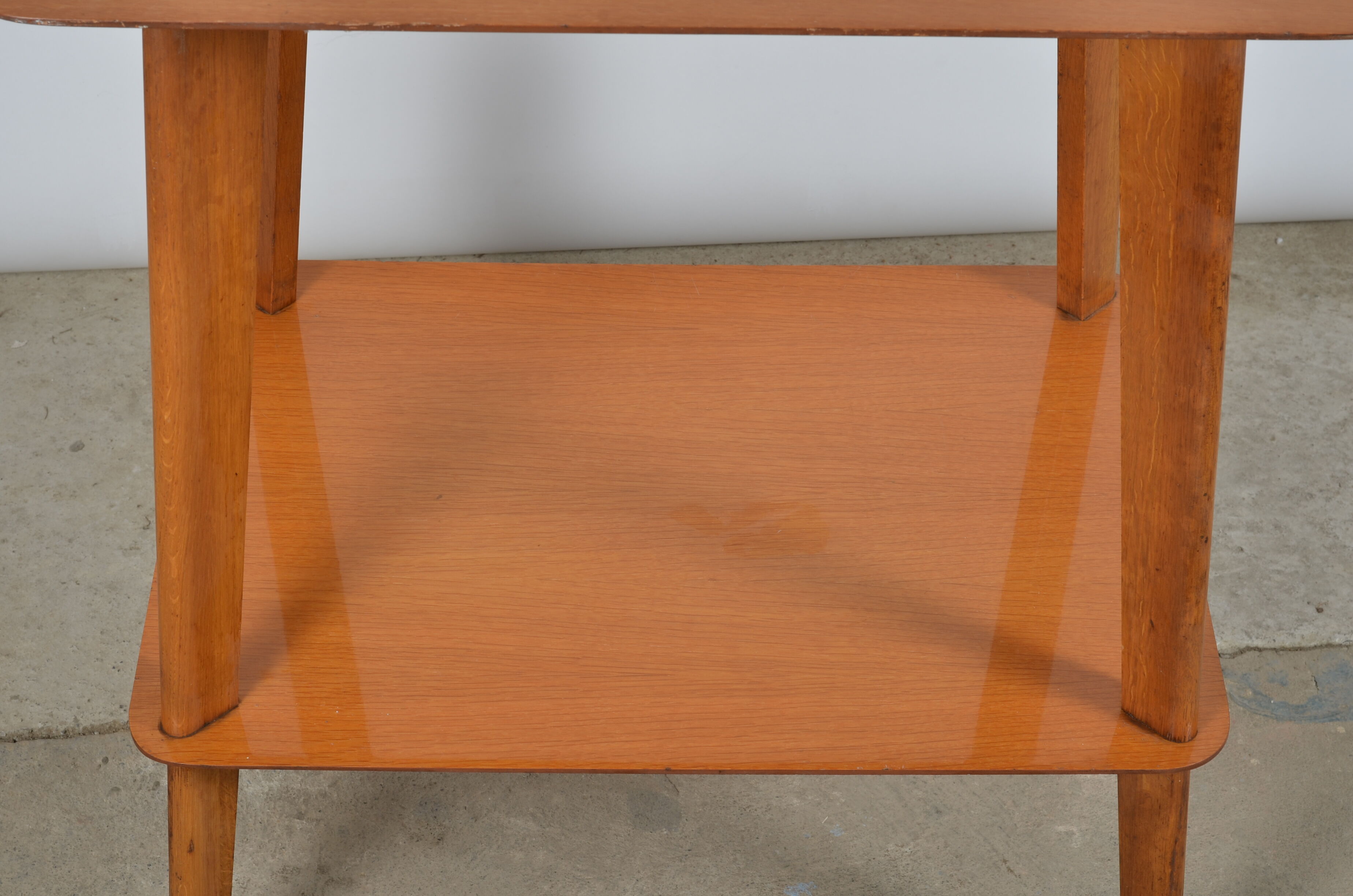 Rolling service feet compass