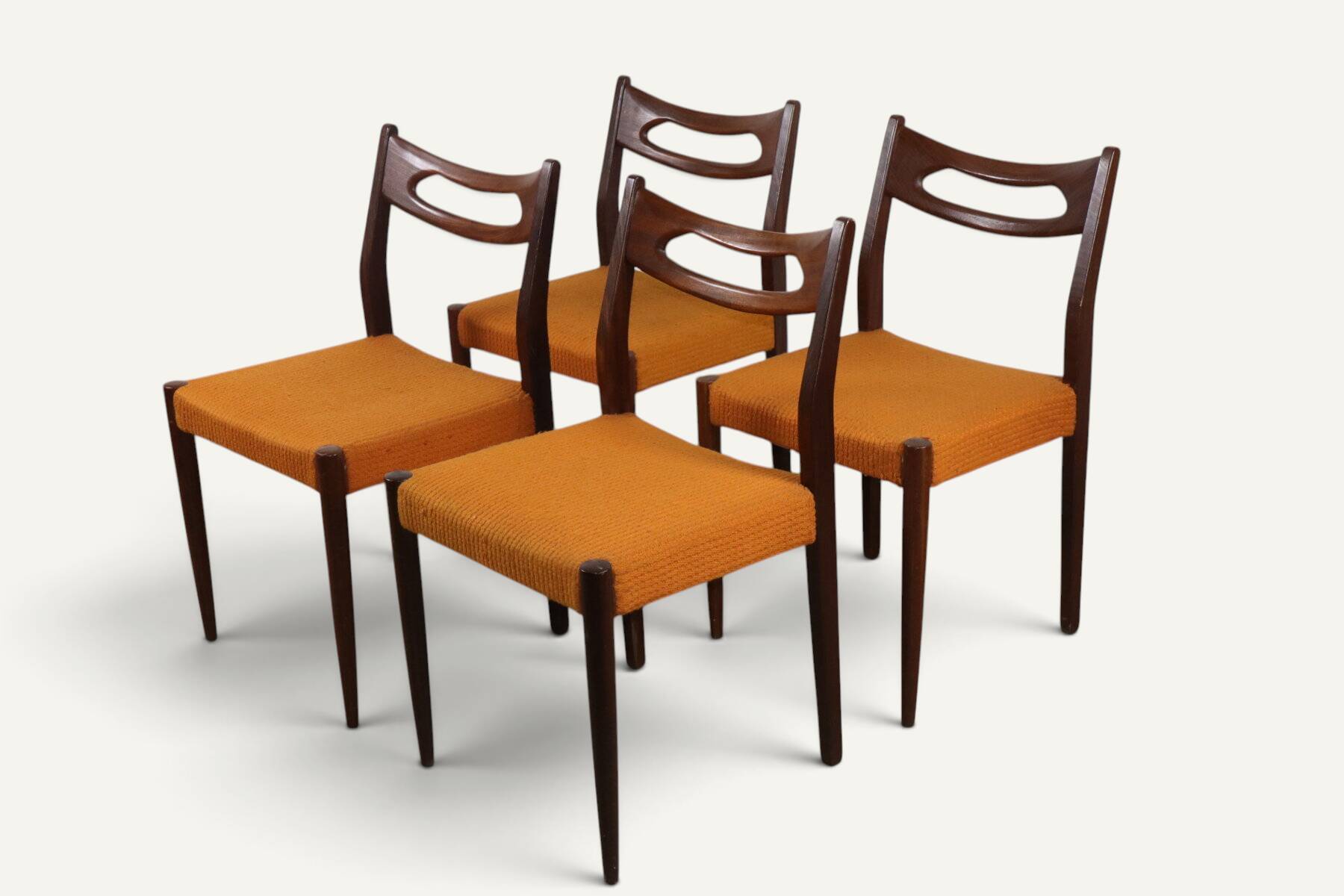 Set of 4 vintage teak and orange wool chairs – 1960s
