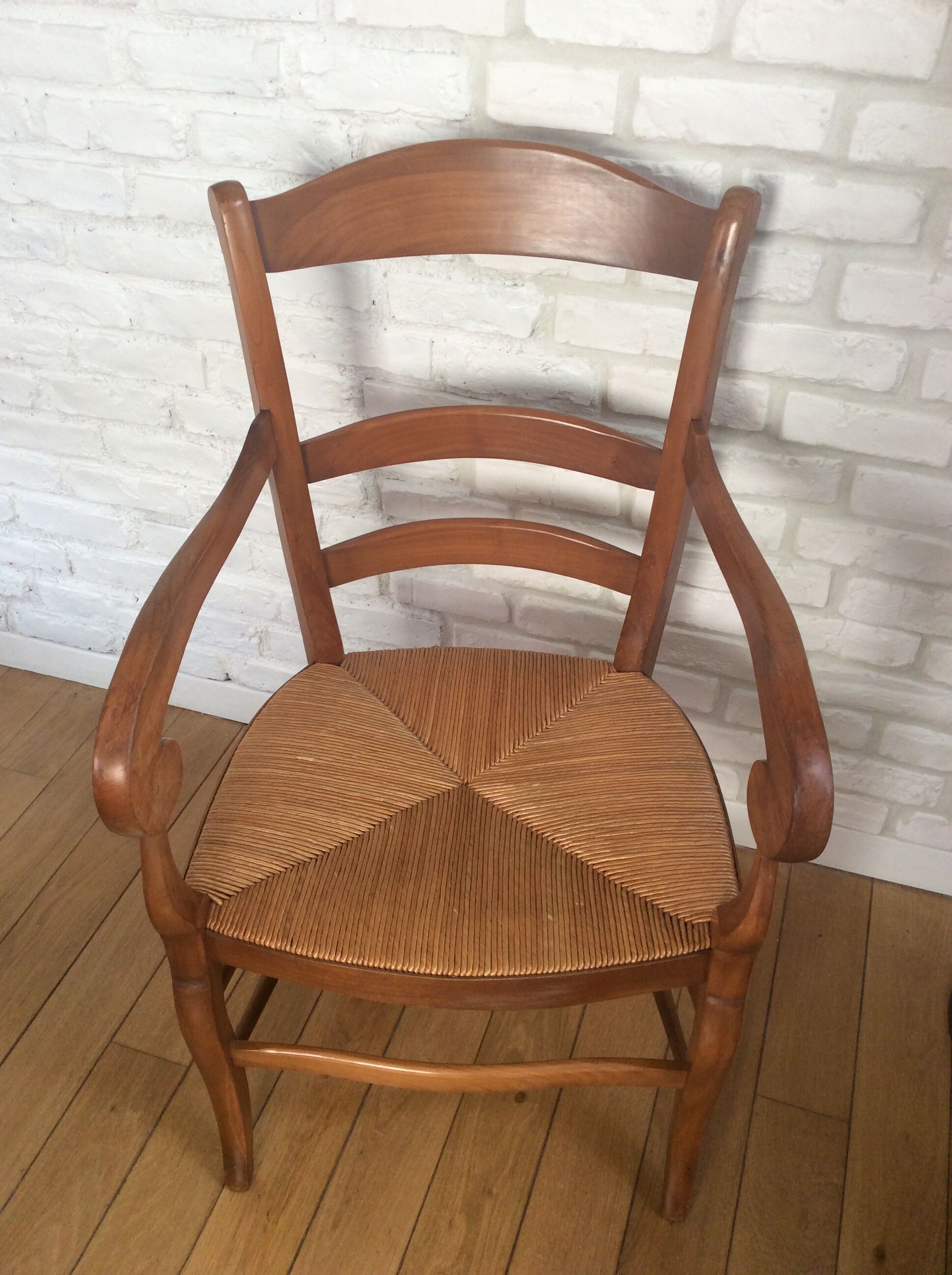 Straw seated chair