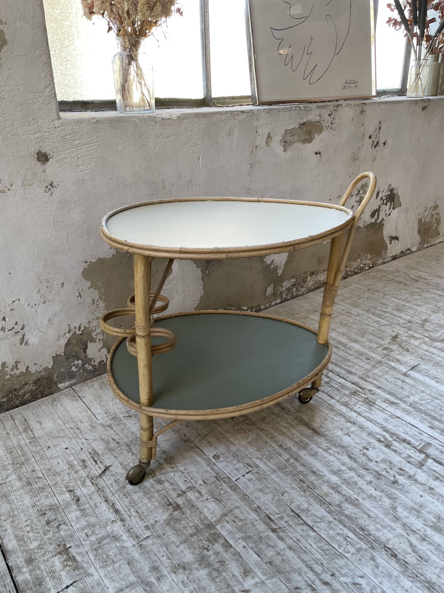 Desserte, table roulante en rotin années 60