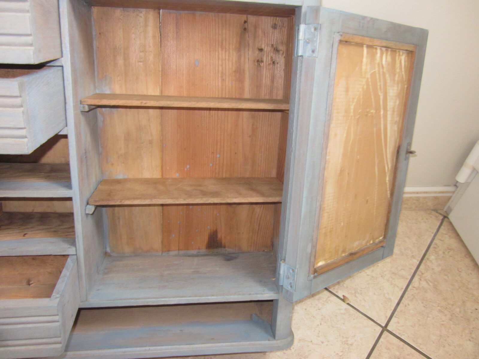 Armoire de toilette ou pharmacie