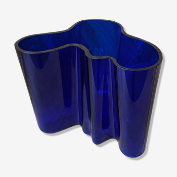 Cobalt blue Savoy vase by Alvar Aalto, numbered and signed 1989