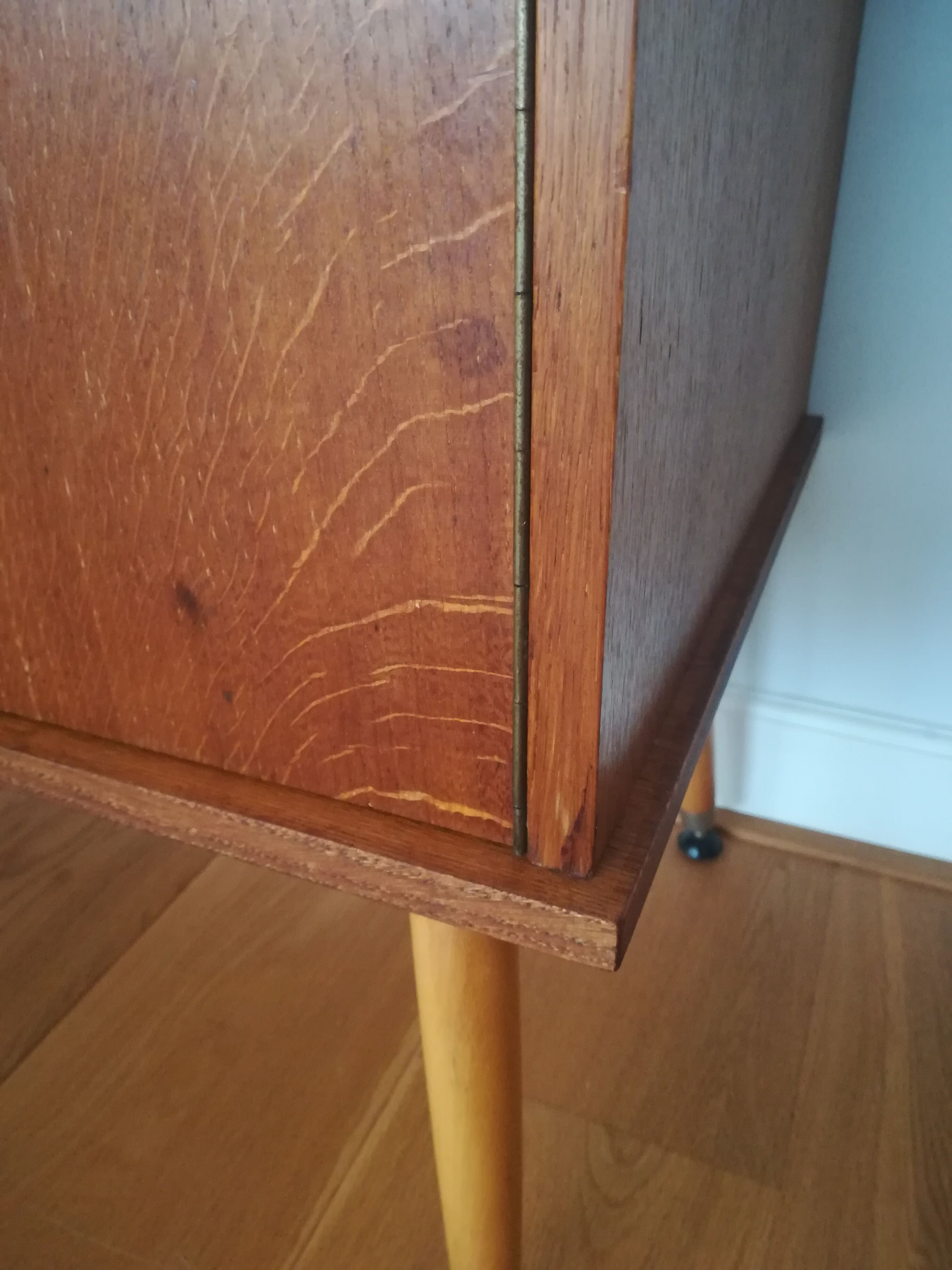 Sideboard / chest of drawers