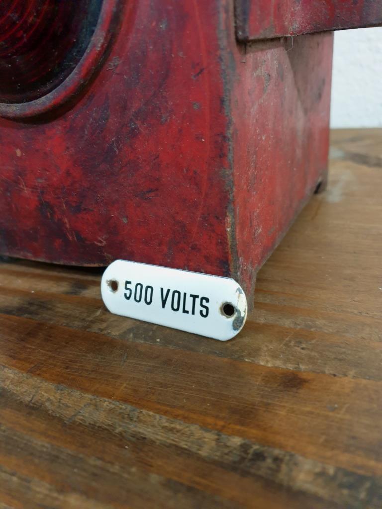 Industrial enamelled plate 500 V