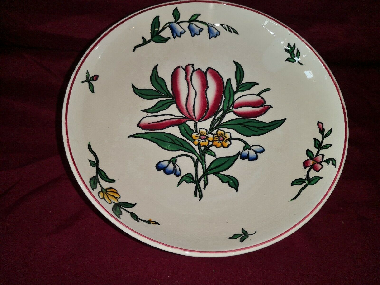 Cut on foot in Sarreguemines floral decoration