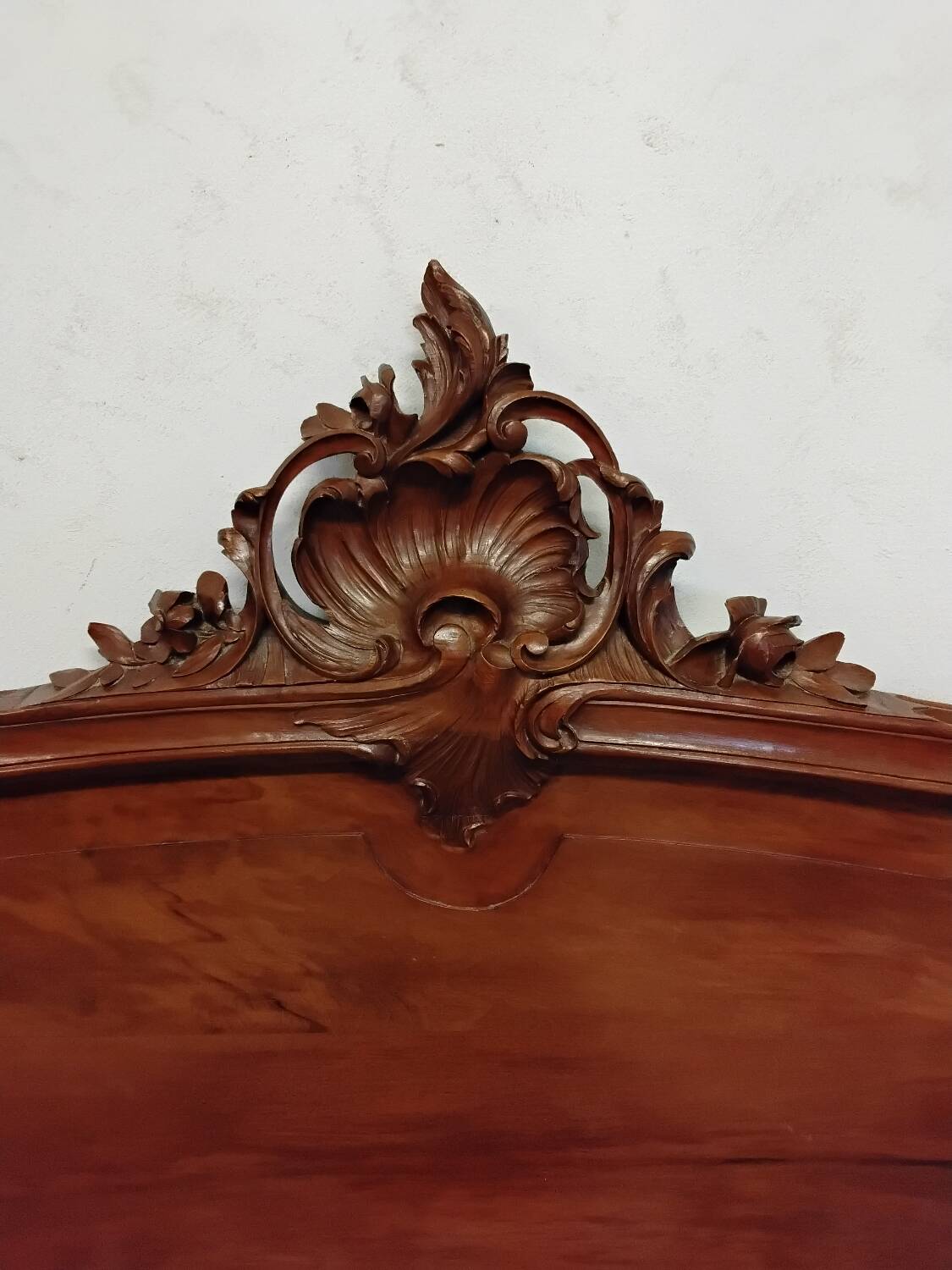 Headboard made of carved wood