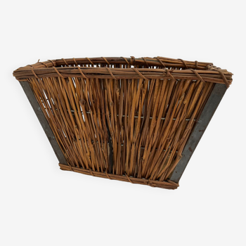 Basket metal and wood of vines 40x26x16cm