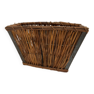 Basket metal and wood of vines 40x26x16cm