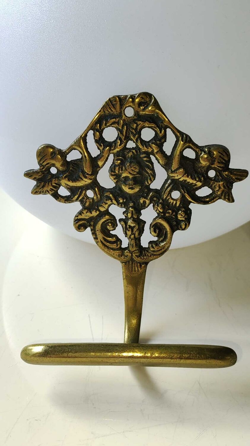 Patère décor angelots/puttis en laiton vieilli